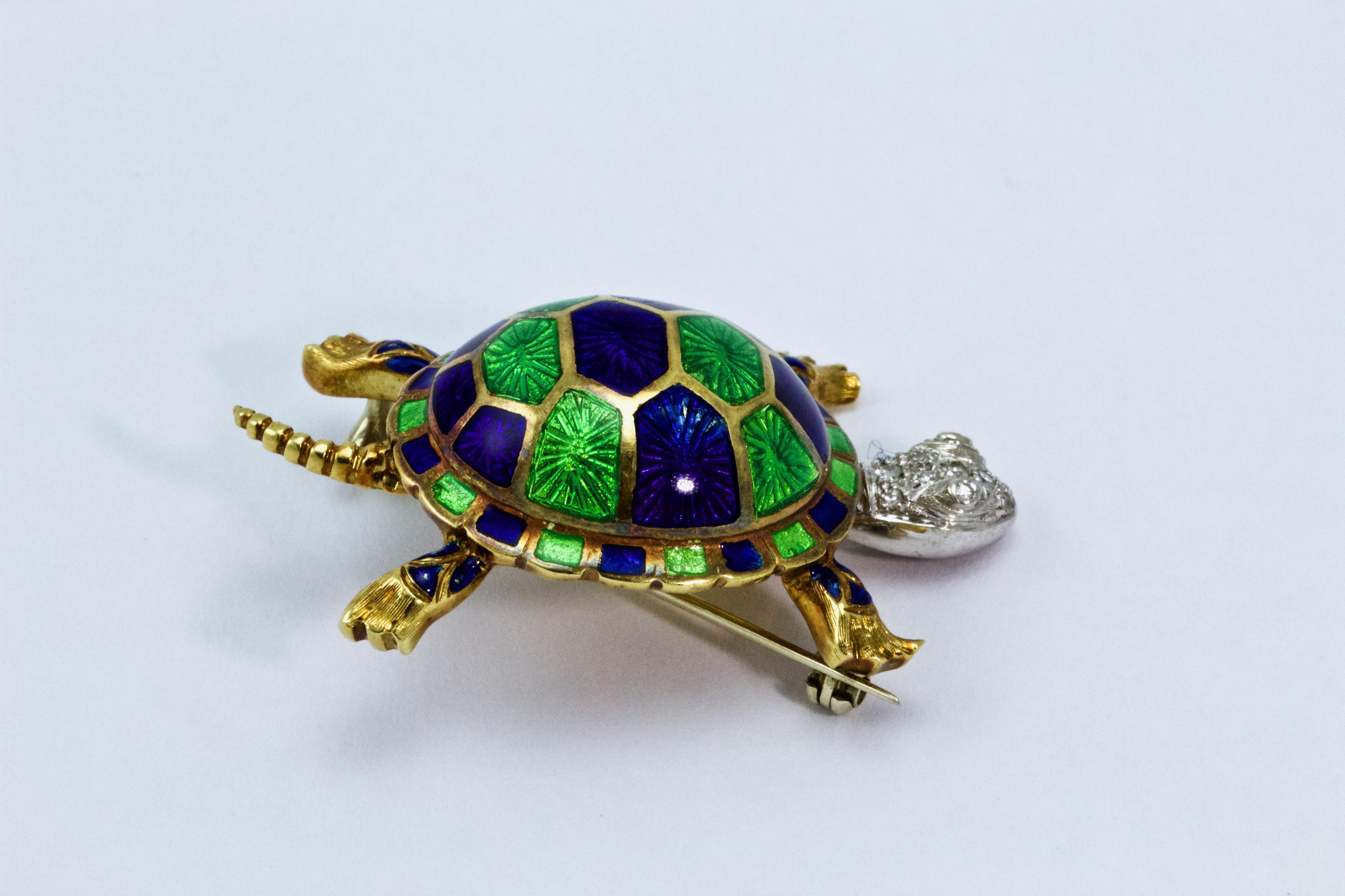 An attractive 18 carat gold brooch, delightfully modelled as a turtle with an enamelled blue and green shell and white gold and diamond head. 

Weight: 17.9 grams.

Size: 26.94 mm x 44.24 mm
