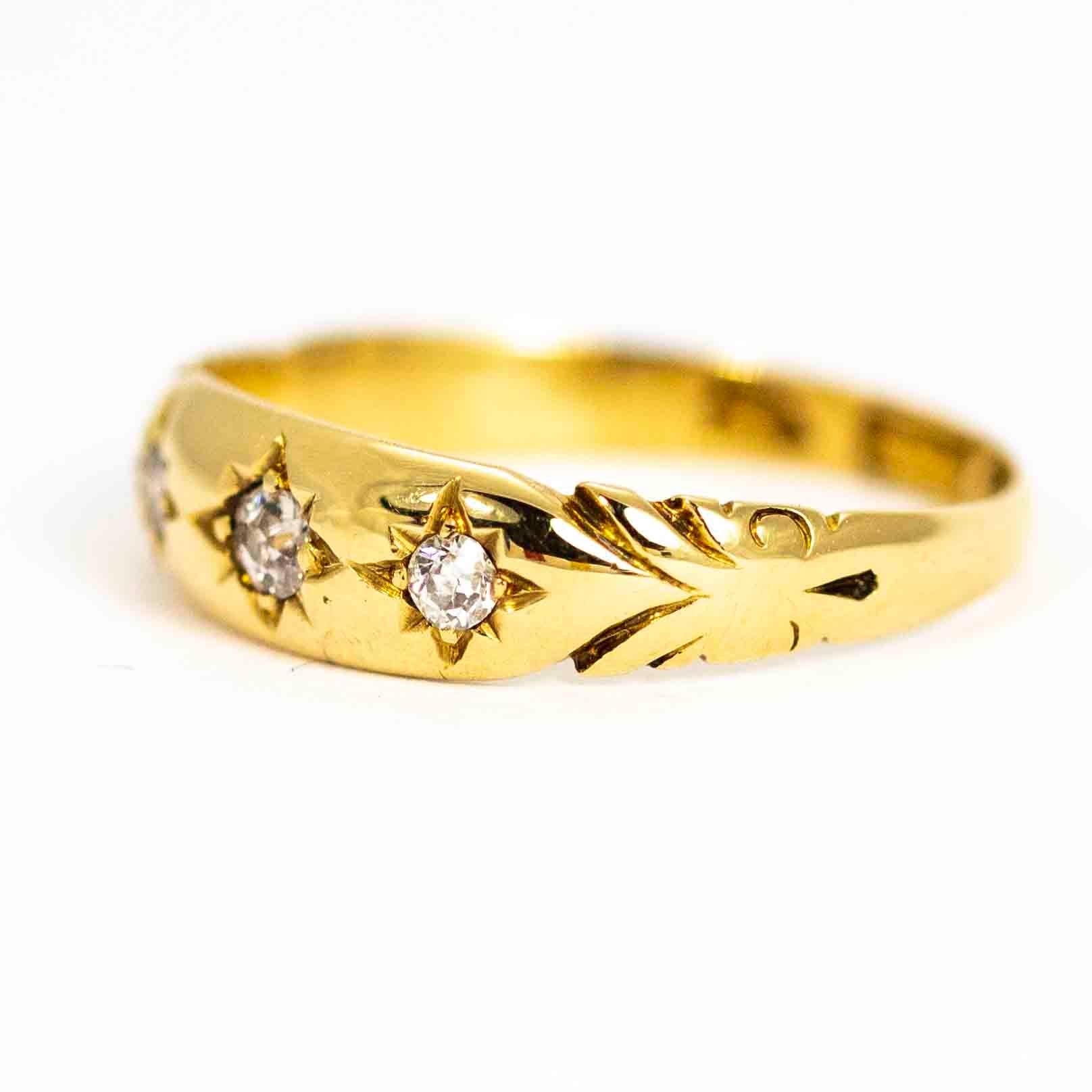 Vintage 18 Carat Gold Diamond Three-Stone Gypsy Ring In Good Condition In Chipping Campden, GB