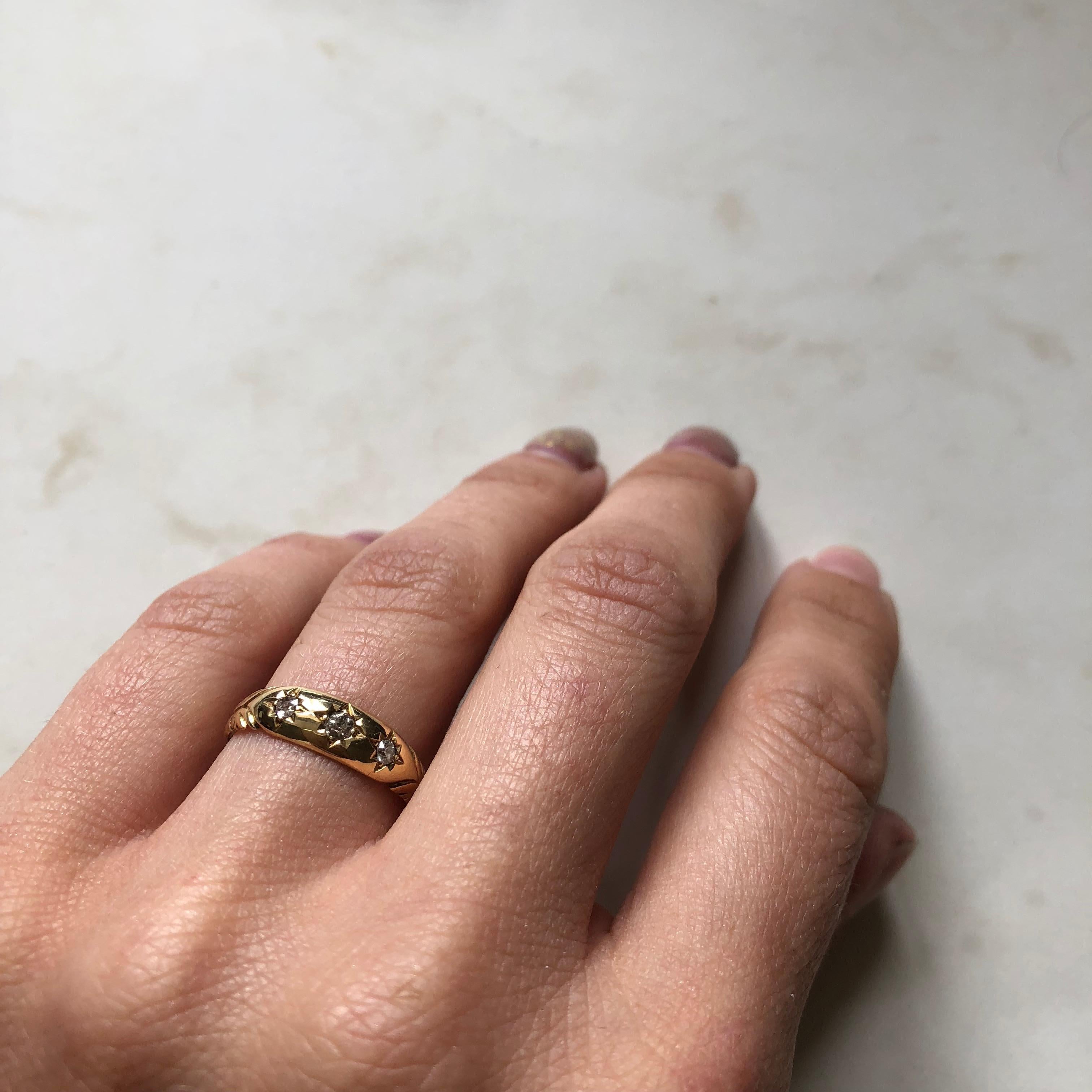 Vintage 18 Carat Gold Diamond Three-Stone Gypsy Ring 4