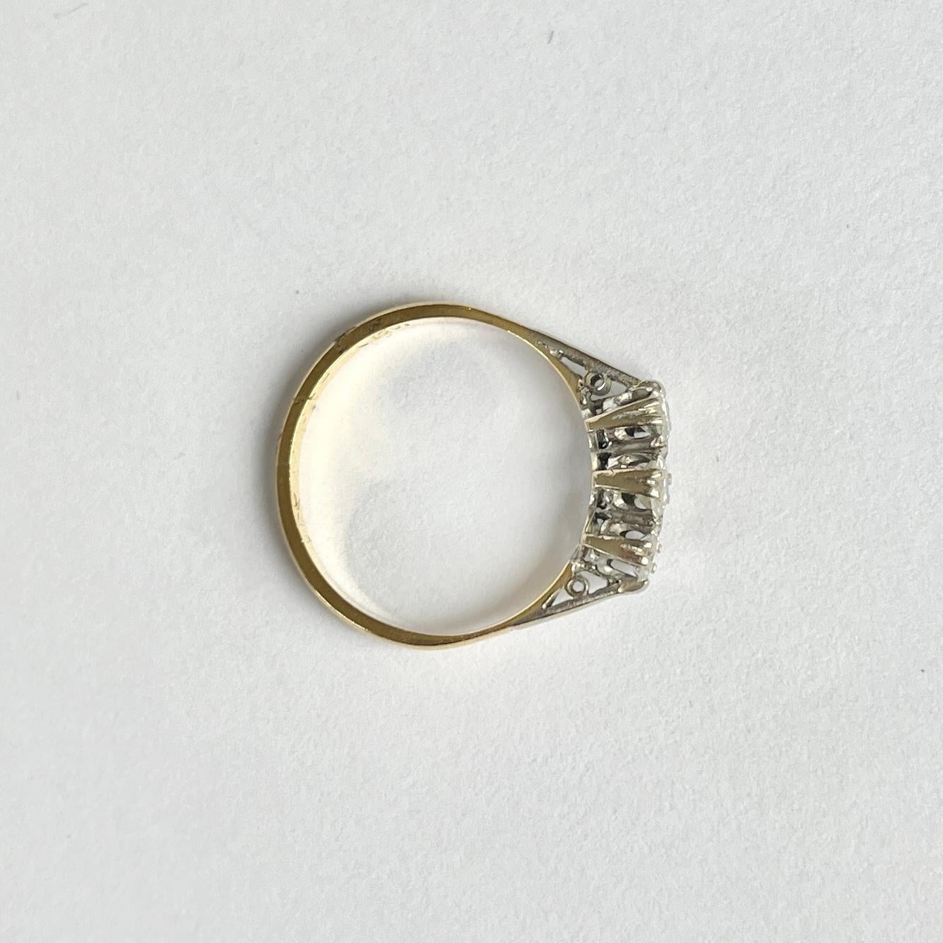 18 Karat Gold-Diamant-Dreistein-Ring im Zustand „Gut“ im Angebot in Chipping Campden, GB