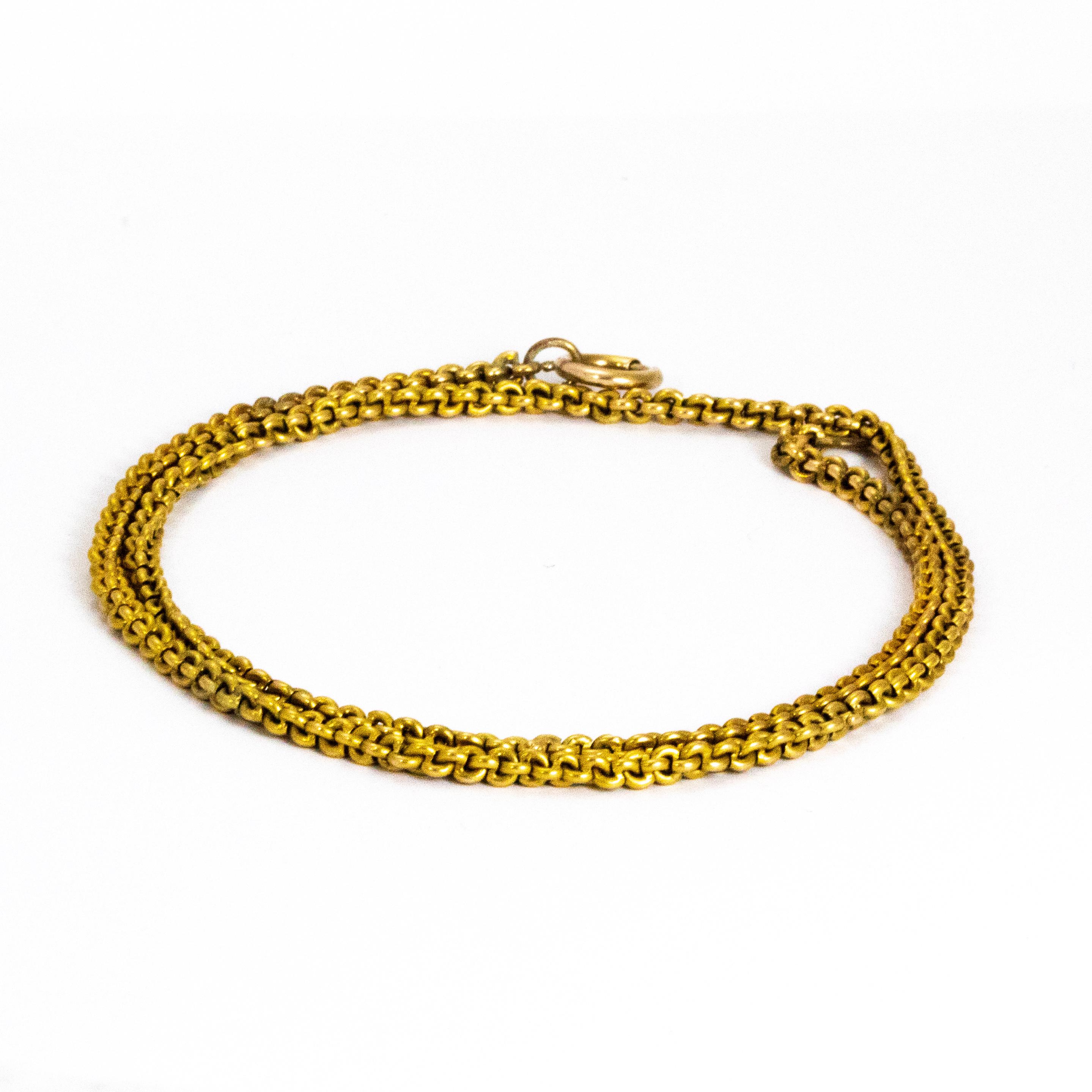 Stylish tight fit link chain modelled out of 18ct gold. The chain has a very smooth feel to it.

Length: 18inches 
