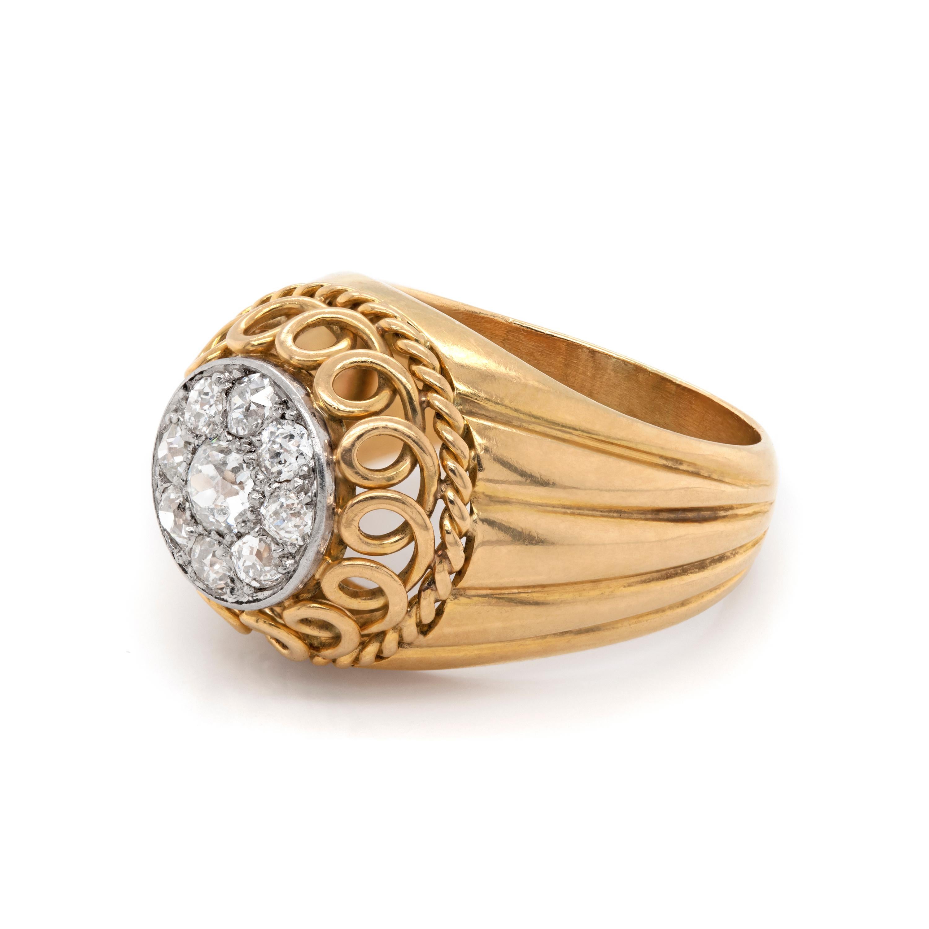 Vintage 18 Karat Gold Altschliff Diamant Runde Cluster Kuppel Ring, ca. 1940er Jahre (Retro) im Angebot