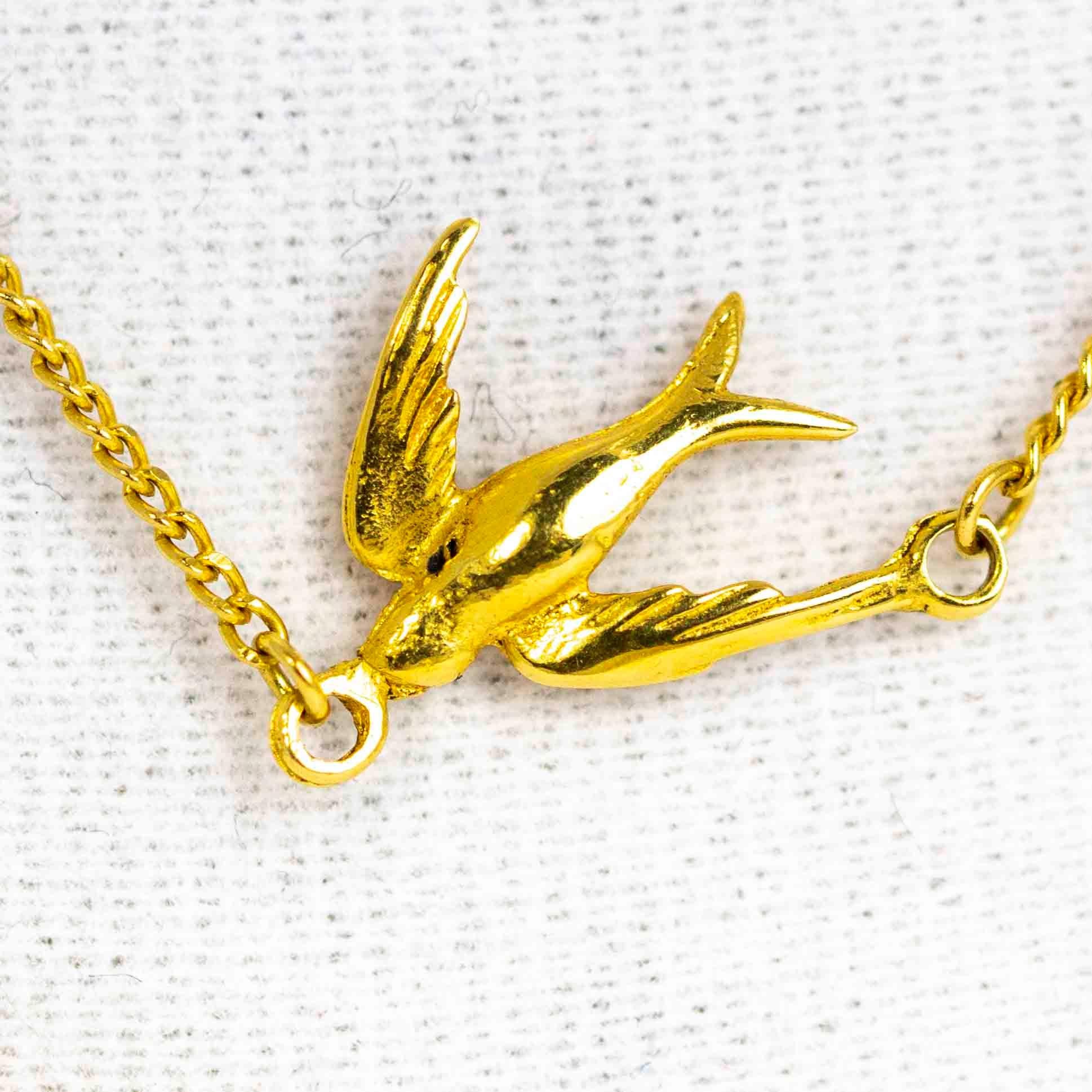 A wonderful vintage chain necklace set with three exquisite swallows in flight. Modelled in 18 carat yellow gold.

Length: 36.6 cm