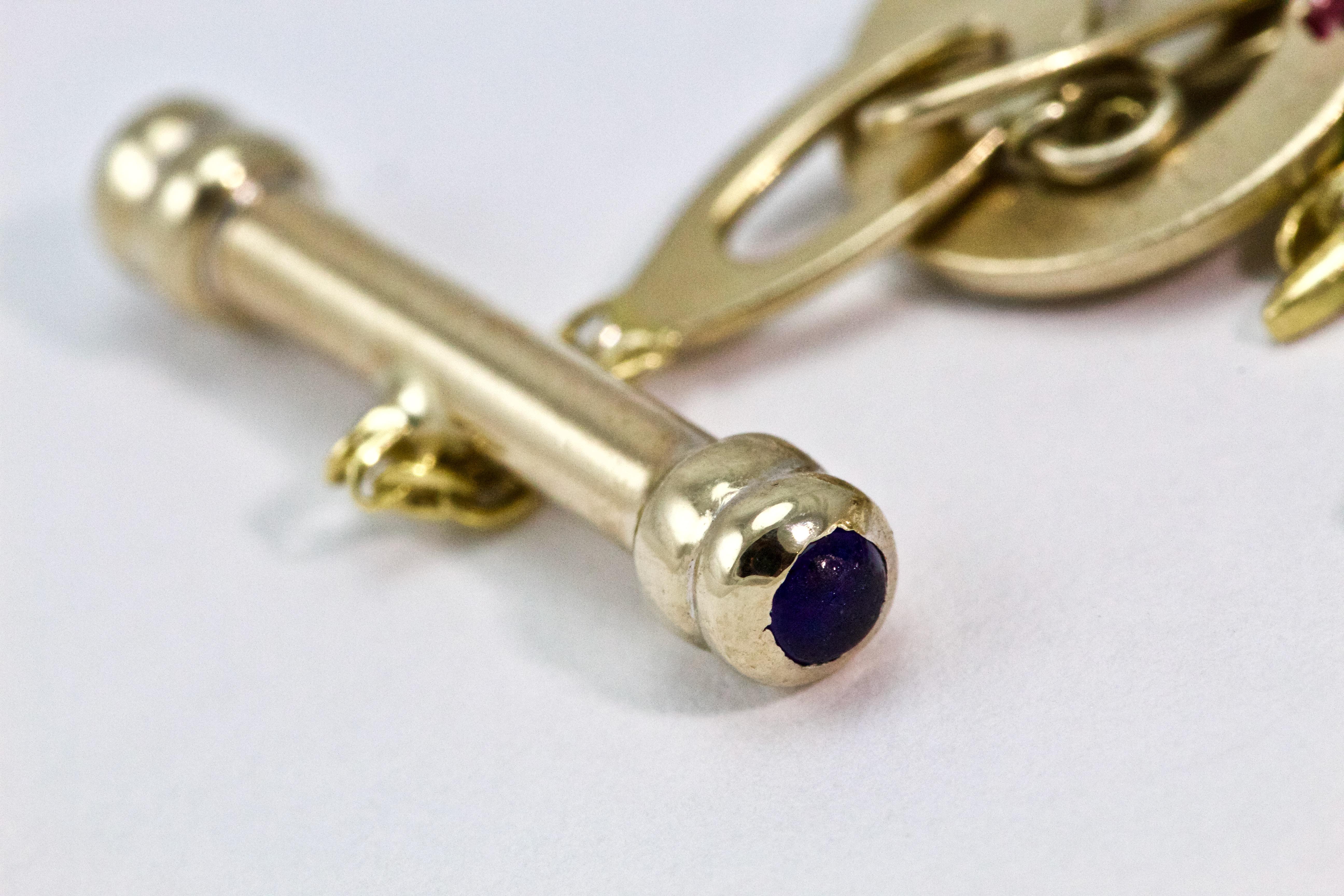 Roberto Coin Bracelet à breloques vintage en diamants, saphirs, émail et rubis 18 carats en vente 1