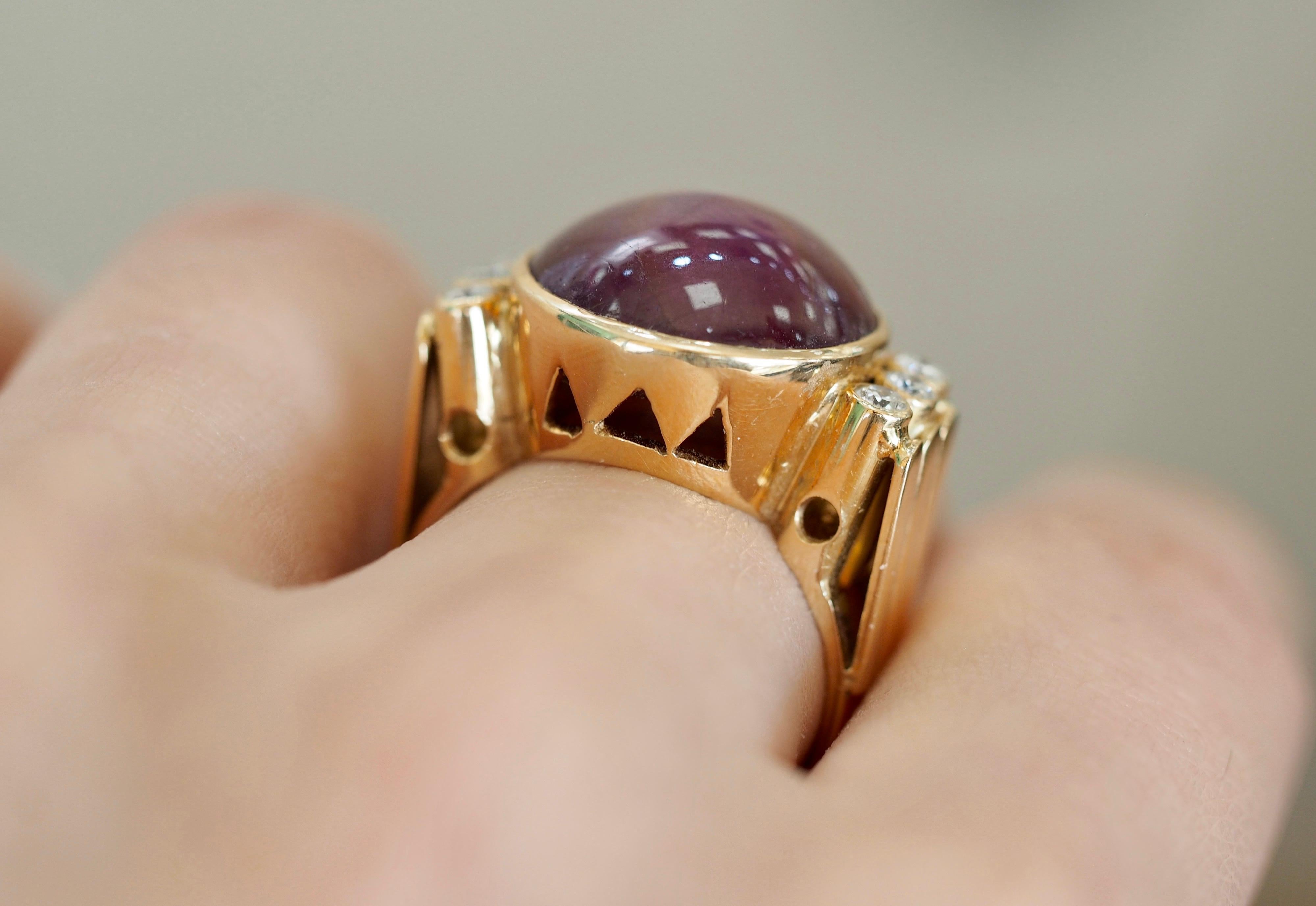 Art Deco Vintage 18 carat Star Ruby and Diamond Ring in 18 Karat Yellow Gold