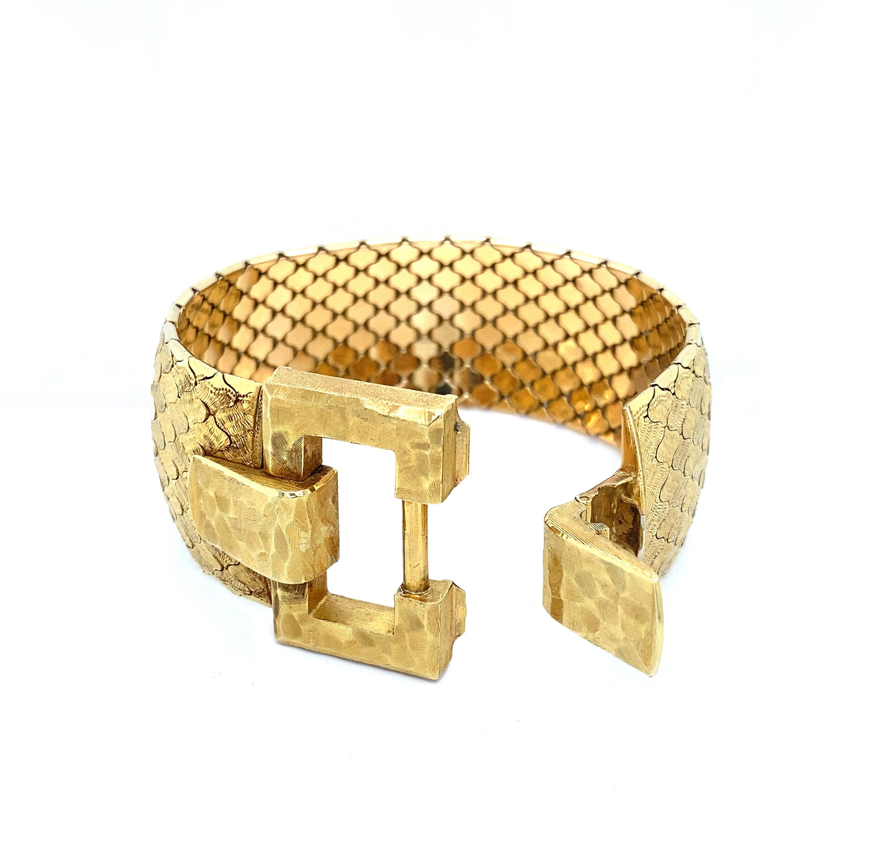 Wabenförmiges breites Vintage-Manschettenarmband aus 18 Karat Gelbgold mit beweglicher Schnalle für Damen oder Herren im Angebot