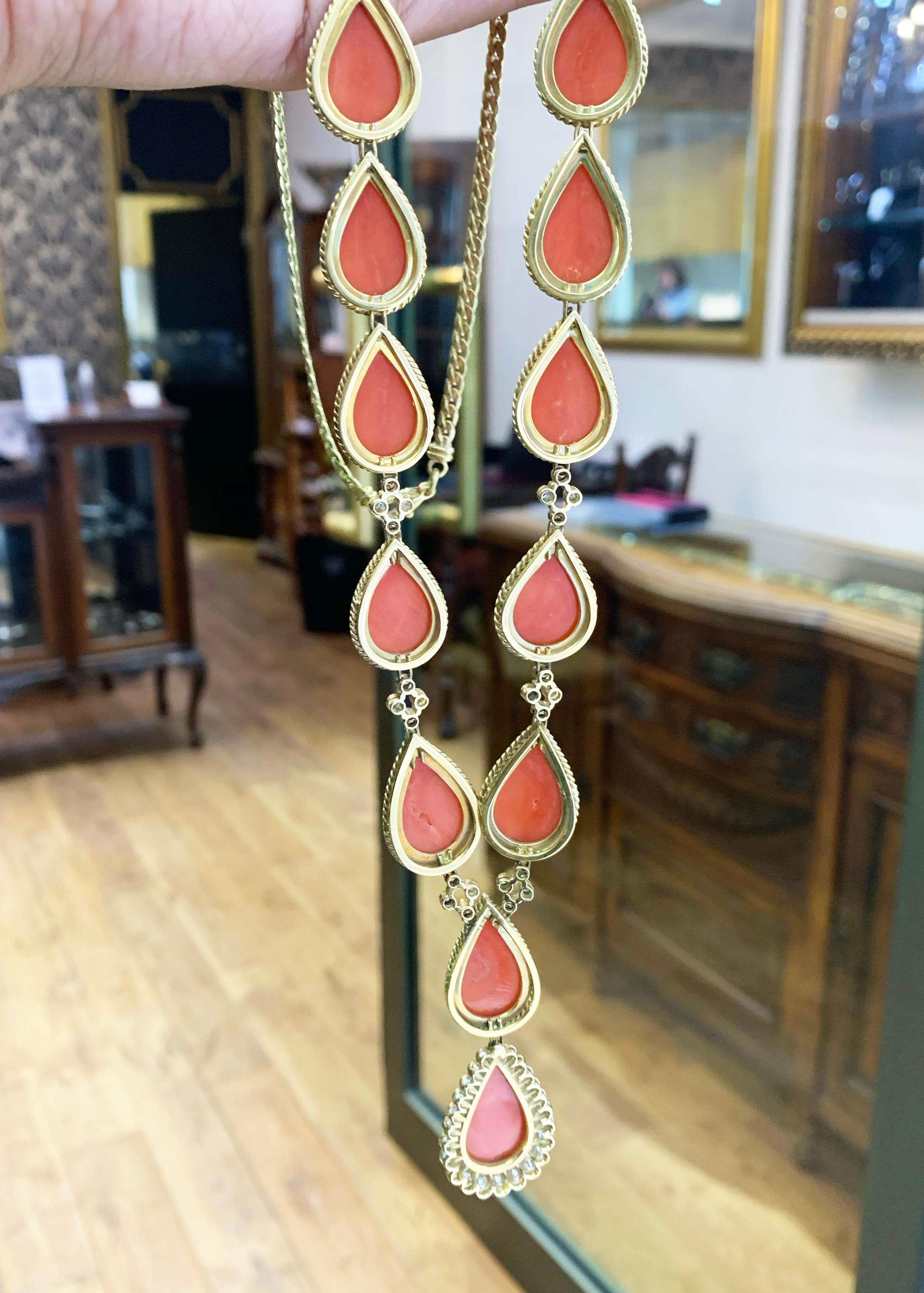 Vintage 18 Carat Yellow Gold Coral and Diamond Necklace and Earring Set For Sale 1