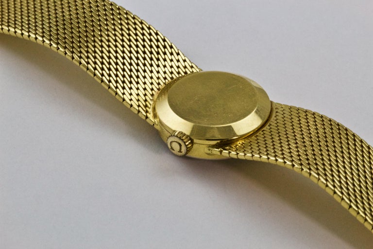 Montre-bracelet Omega vintage pour femme en or jaune 18 carats et diamants  En vente sur 1stDibs | bracelet montre omega vintage