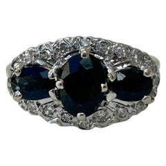 Dreifacher Halo-Ring aus 18 Karat Gelbgold mit Saphiren und Diamanten