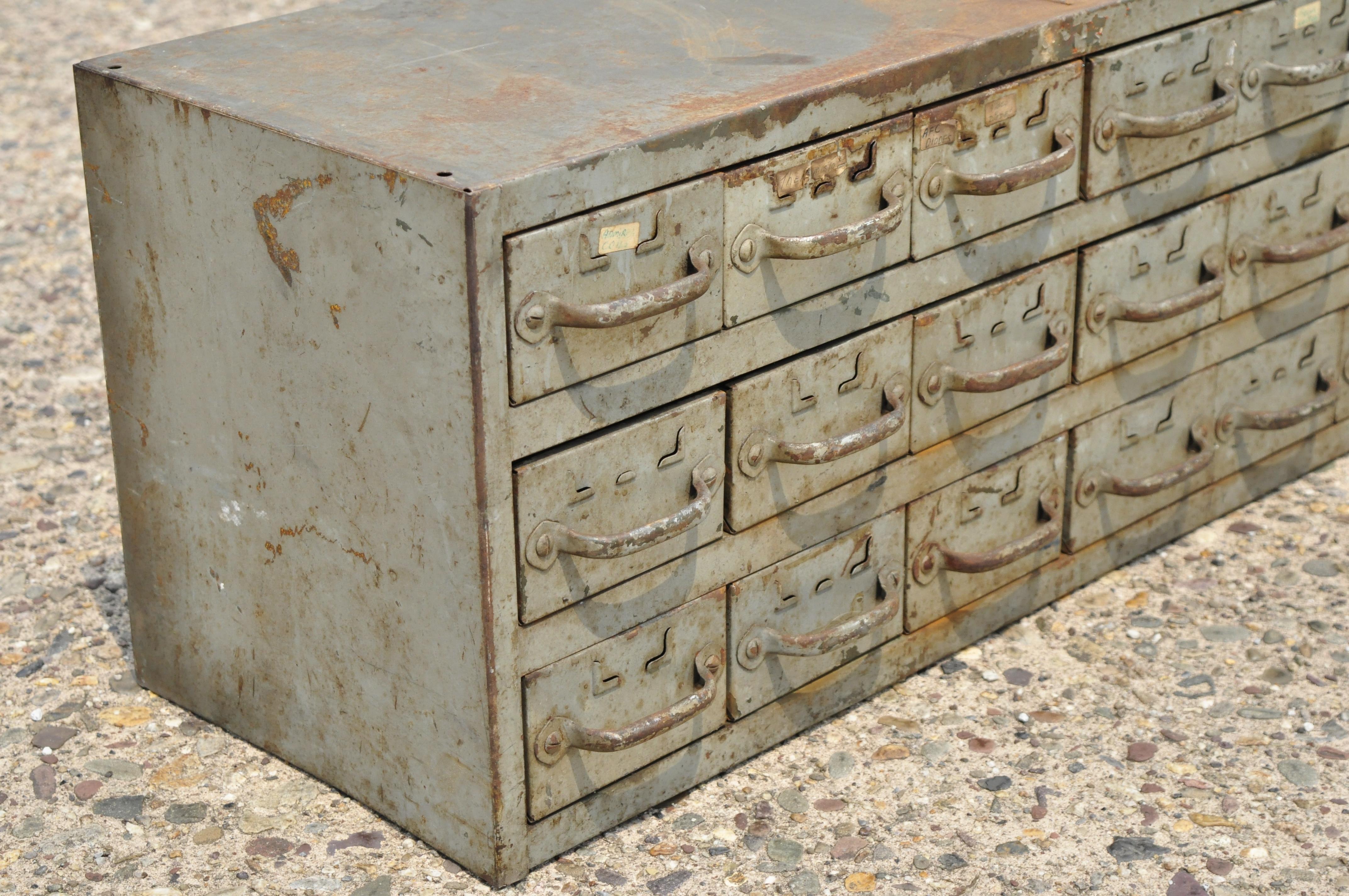 North American Vintage 18 Drawer Steel Metal Industrial Green Machinist Tool Chest Cabinet