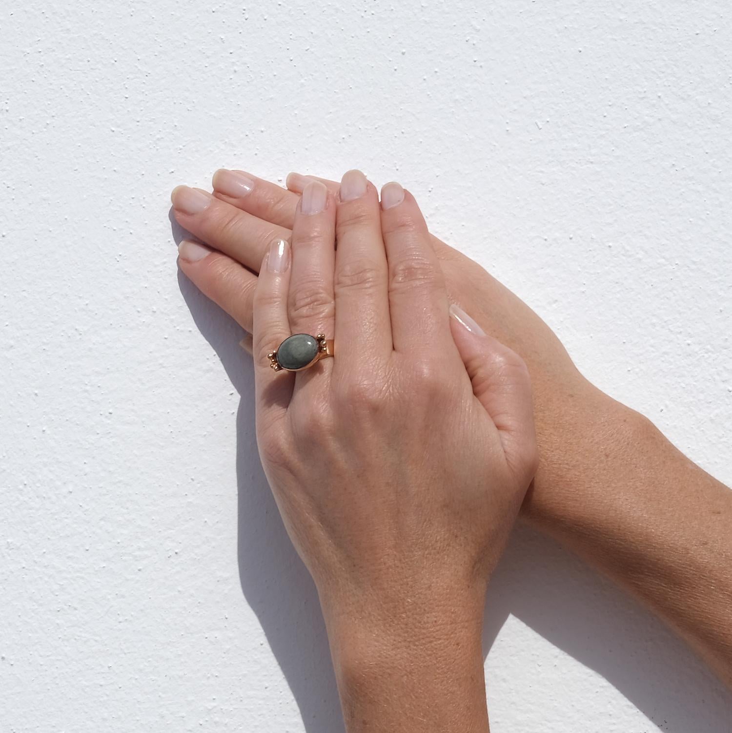 Vintage 18 K Gold Ring with a Cabochon Cut green Stone, Made in 1972 For Sale 7
