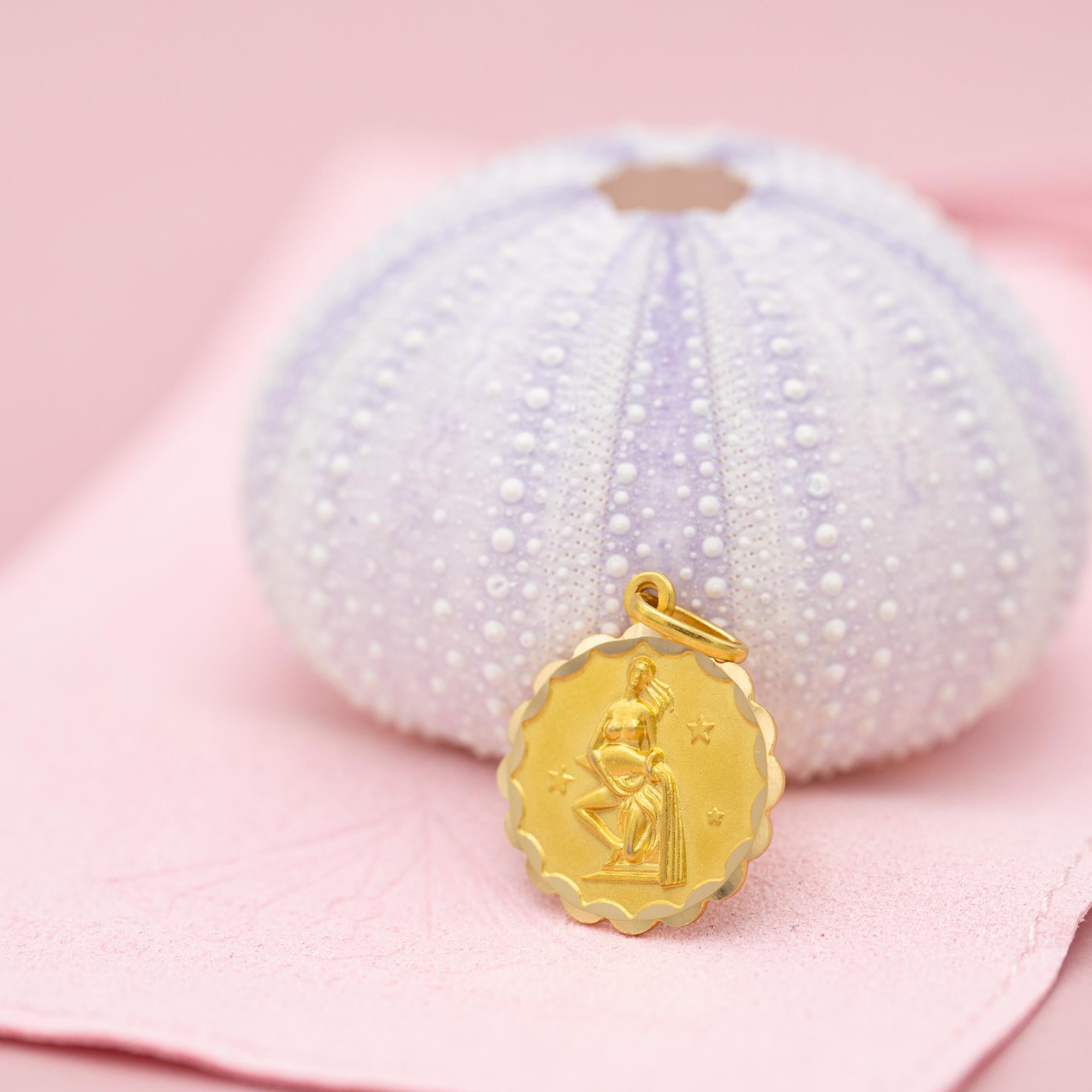 Vintage 18 k Italian zodiac charm pendant - Aquarius charm - solid yellow gold 1