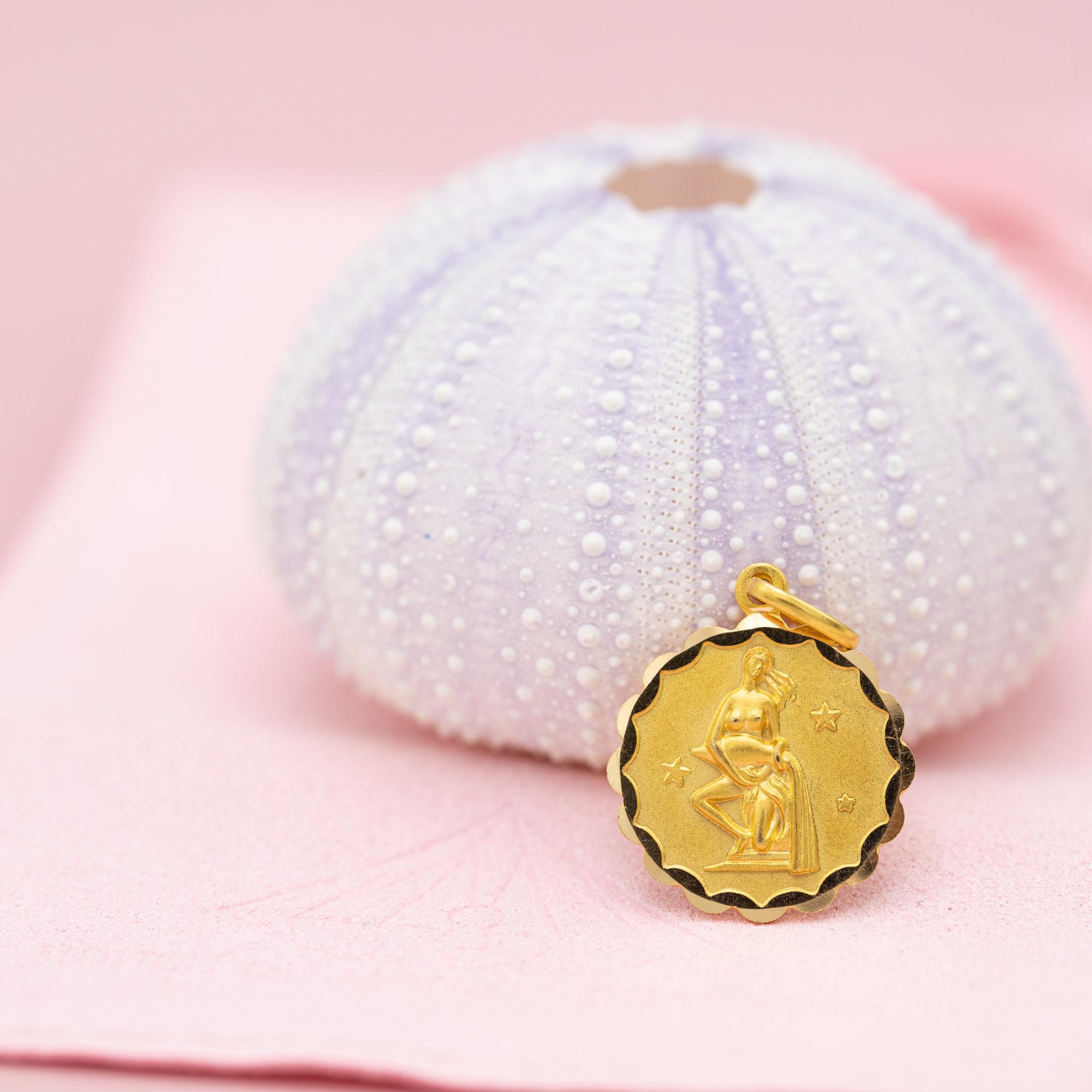 Vintage 18 k Italian zodiac charm pendant - Aquarius charm - solid yellow gold 2
