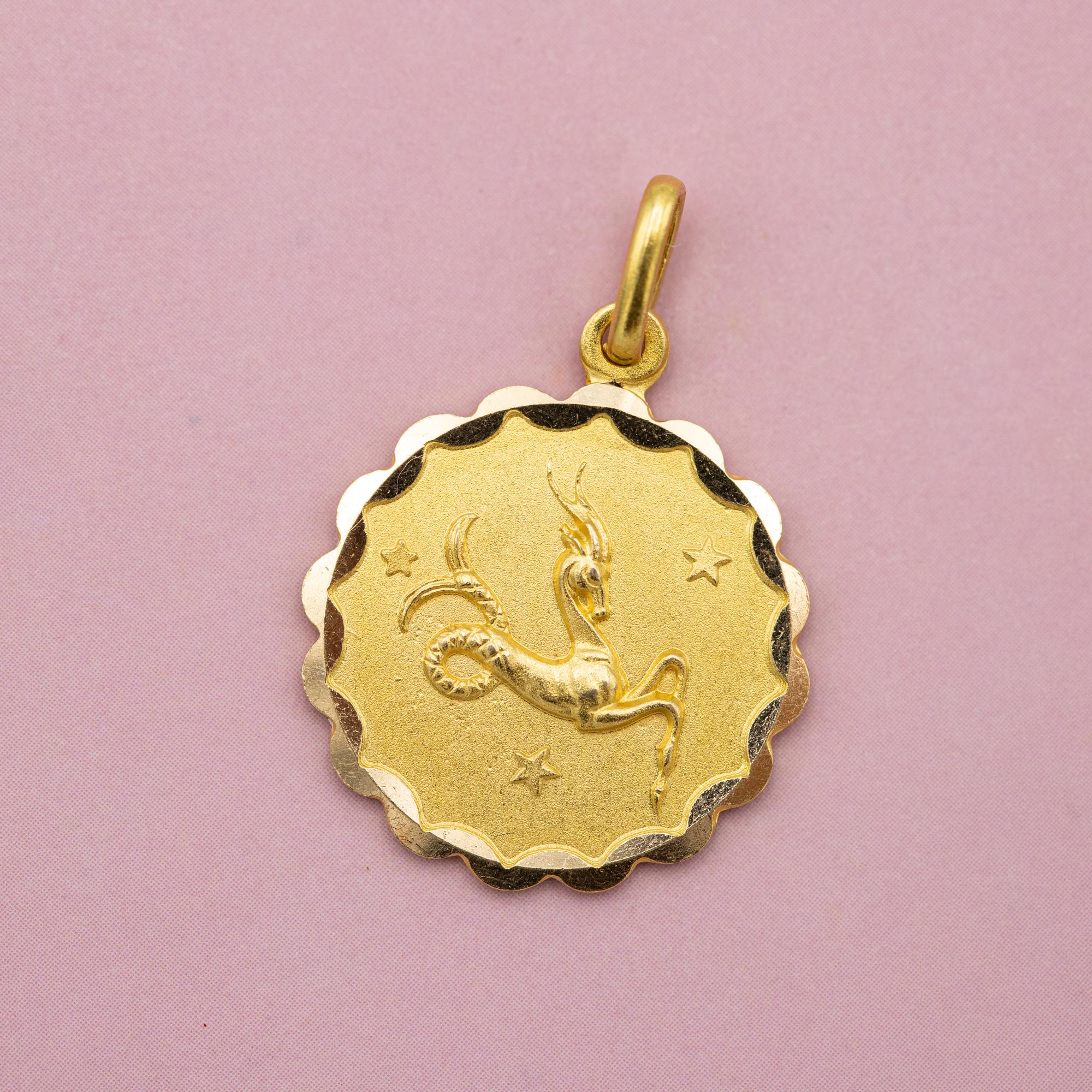 For sale is this vintage charm depicting a Capricorn, the tenth astrological sign in the zodiac. This Constellation Star Sign Pendant is associated with the birth dates between 22 December and 21 January. This pretty charm is marked with a 750 mark