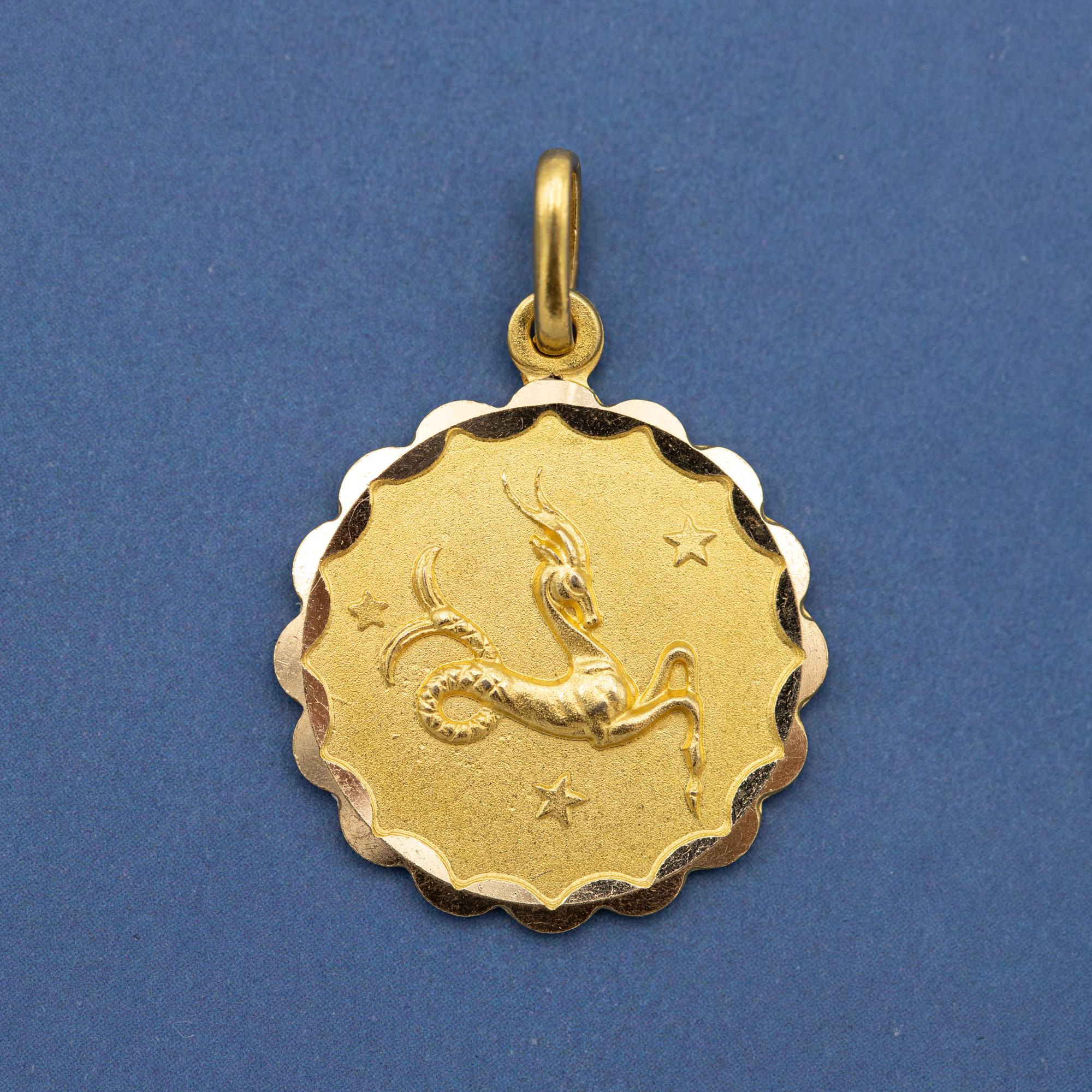 Vintage 18 k Italian zodiac charm pendant - Capricorn charm - solid yellow gold 1