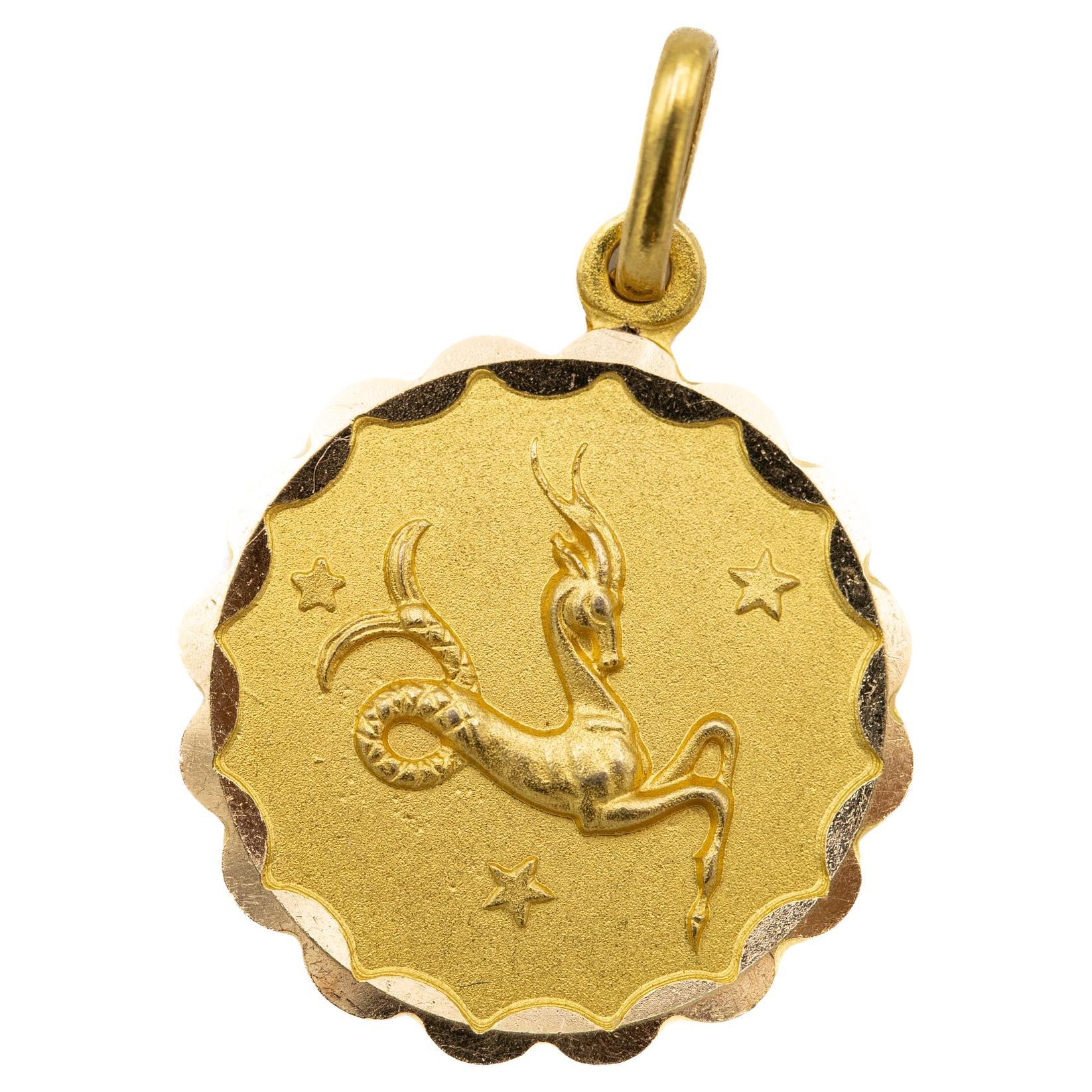 Vintage 18 k Italian zodiac charm pendant - Capricorn charm - solid yellow gold