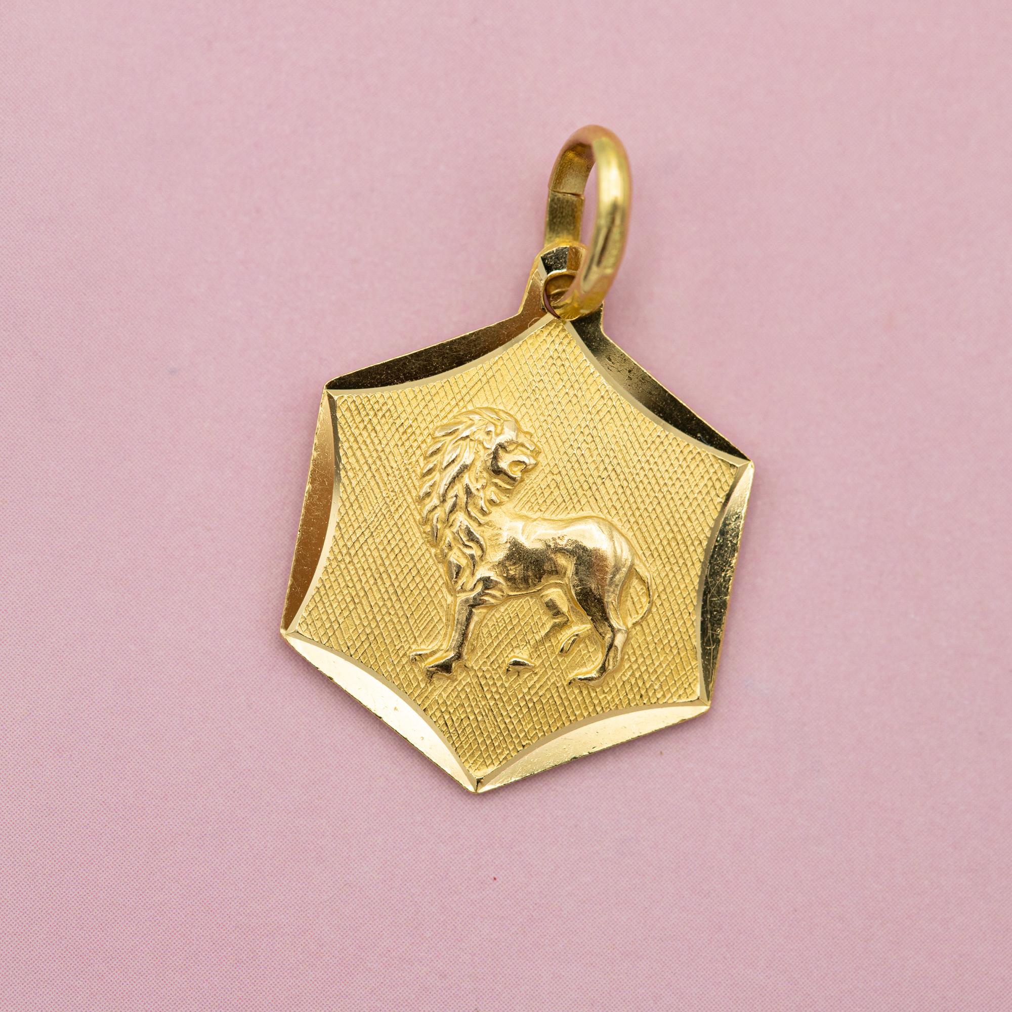 For sale is this vintage charm depicting a Leo, the fifth astrological sign in the zodiac. This Constellation Star Sign Pendant is associated with the birth dates between 22 July and 21 August. This pretty charm is marked with a 750 mark, an Italian