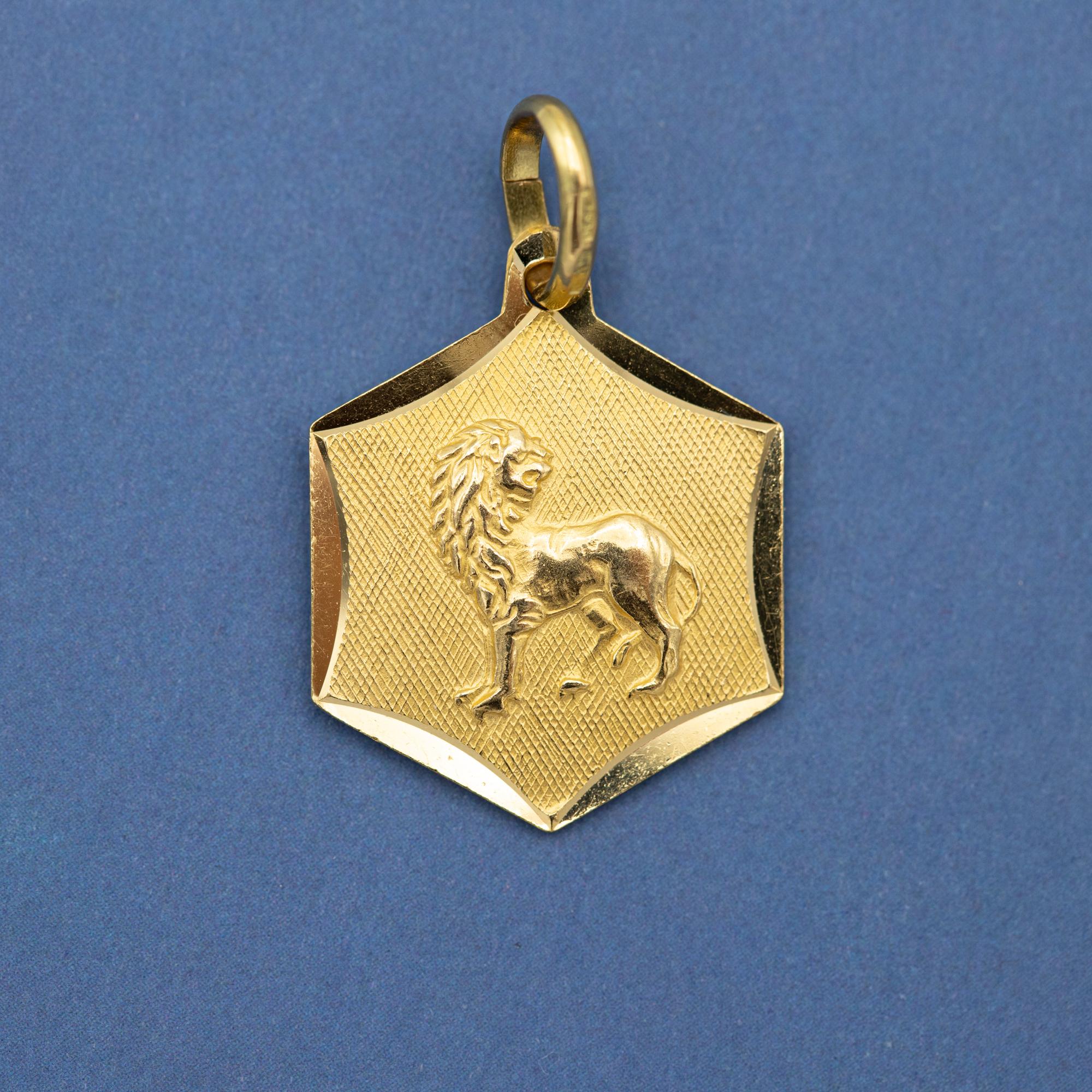 Vintage 18 k Italian zodiac charm pendant - Leo charm - solid yellow gold 2