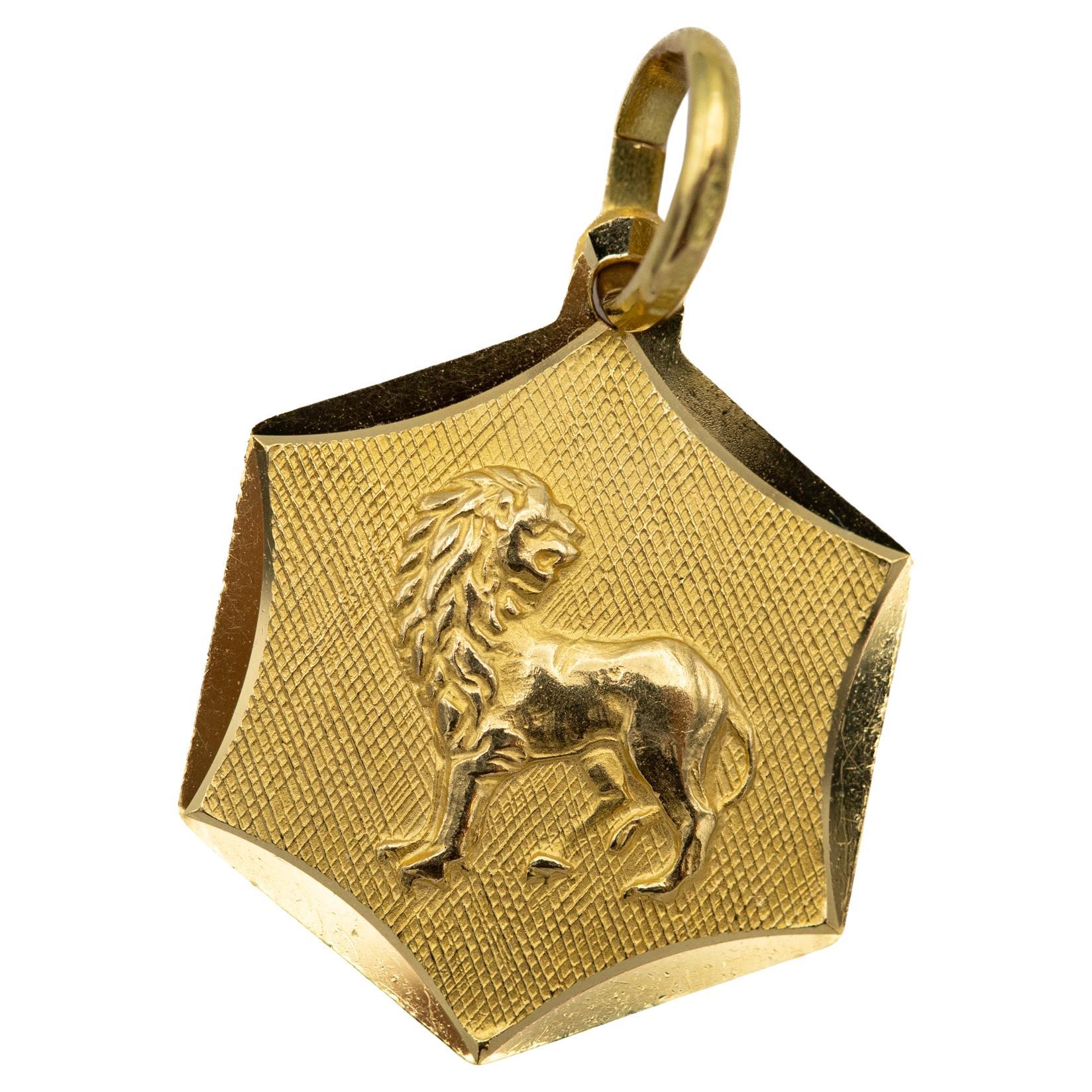 Vintage 18 k Italian zodiac charm pendant - Leo charm - solid yellow gold