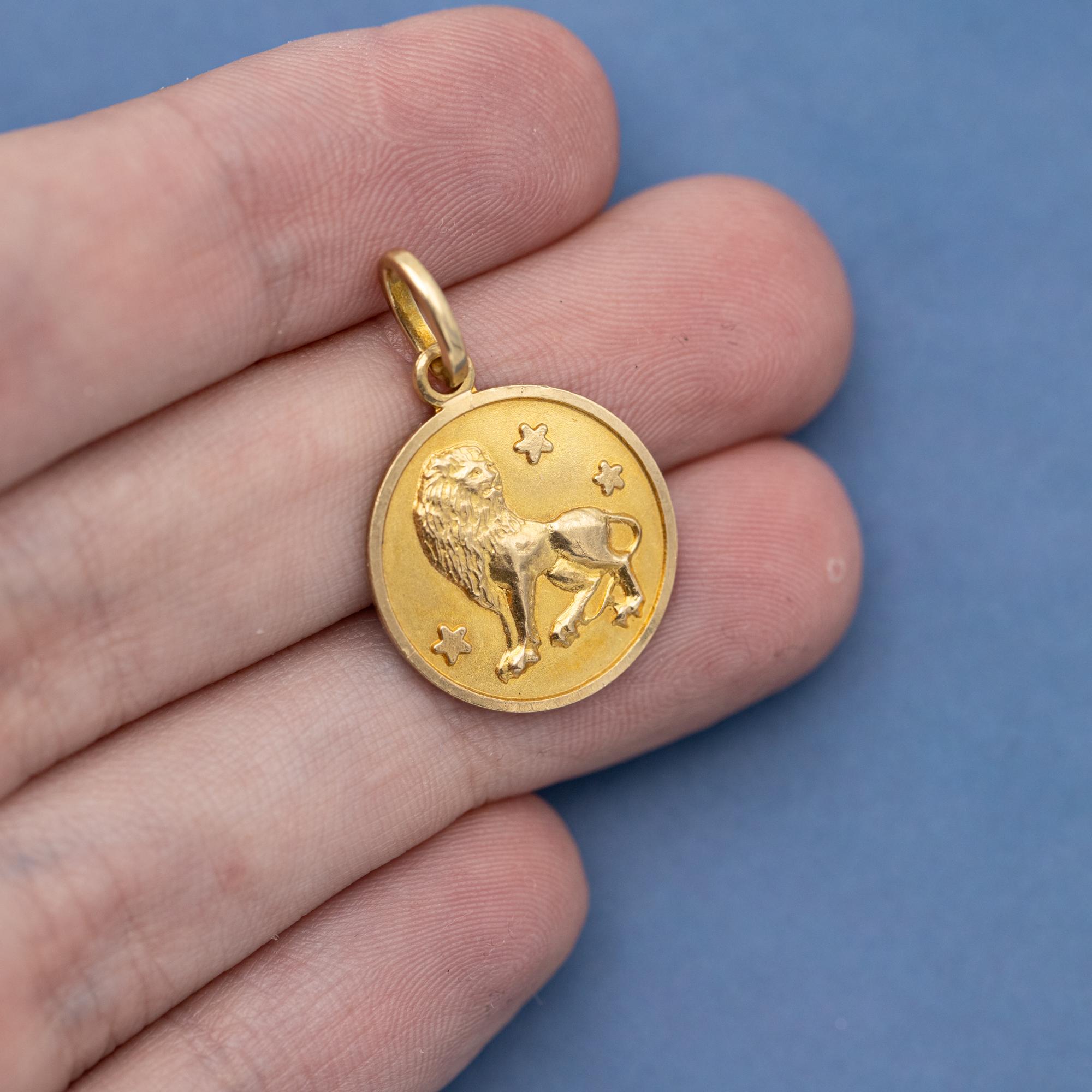 Modern Vintage 18 k Italian zodiac pendant - Leo charm - solid yellow gold - Star sign