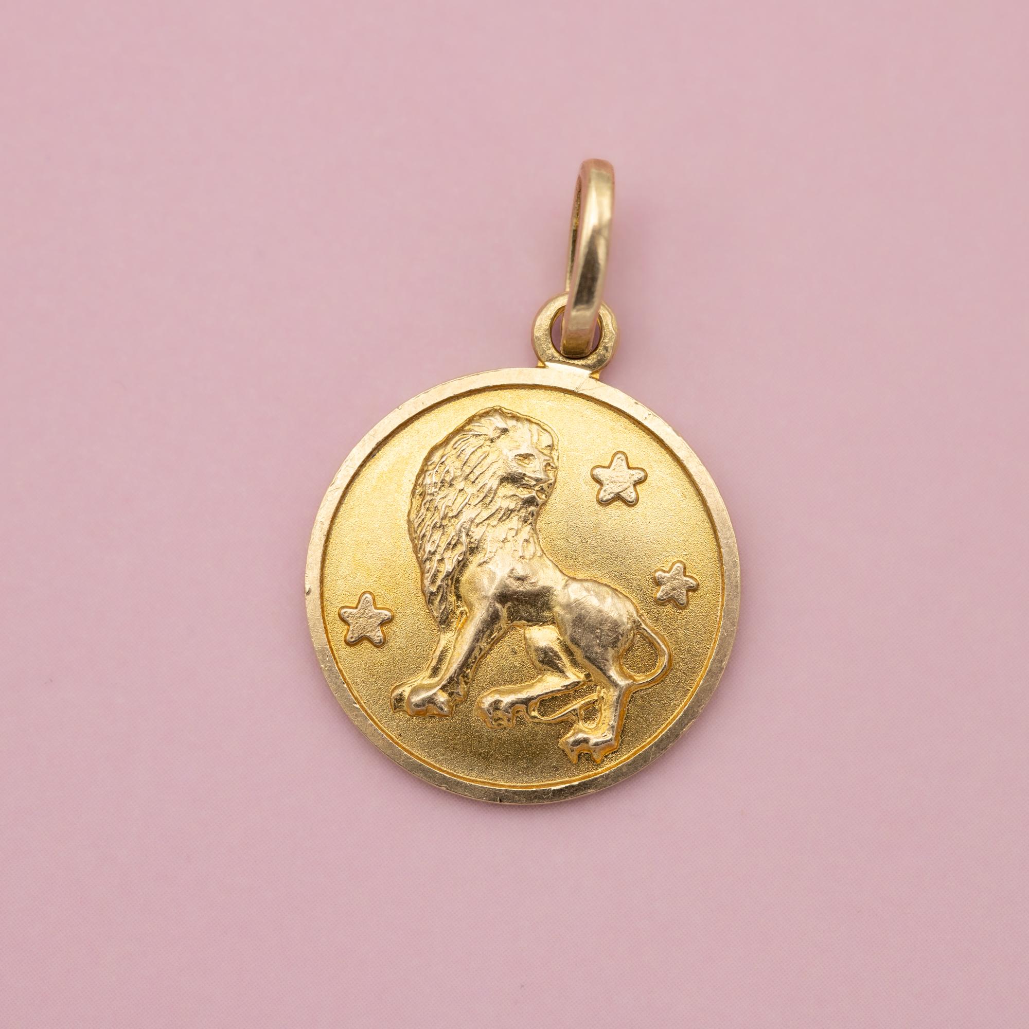 Vintage 18 k Italian zodiac pendant - Leo charm - solid yellow gold - Star sign 1