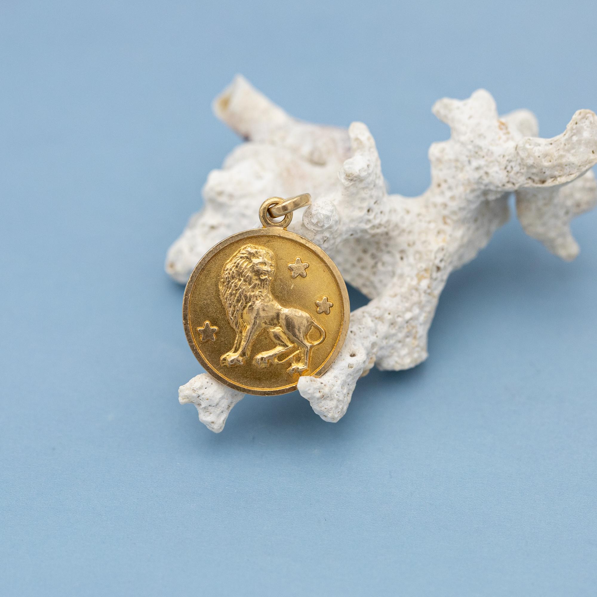 Vintage 18 k Italian zodiac pendant - Leo charm - solid yellow gold - Star sign 3