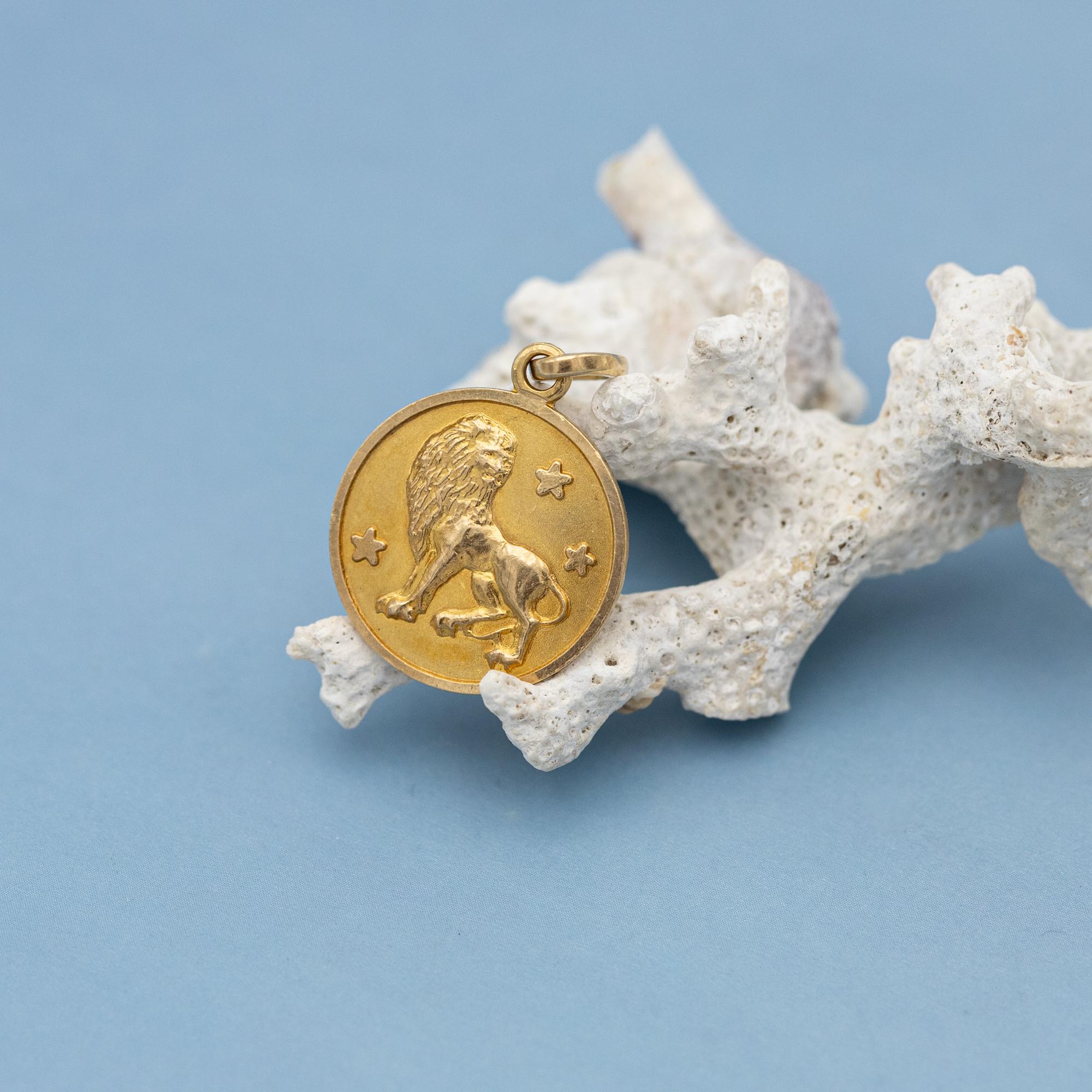 Vintage 18 k Italian zodiac pendant - Leo charm - solid yellow gold - Star sign 4