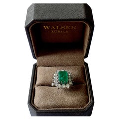 Vintage 18 K White Gold Cocktail Ring with Diamonds and Emerald