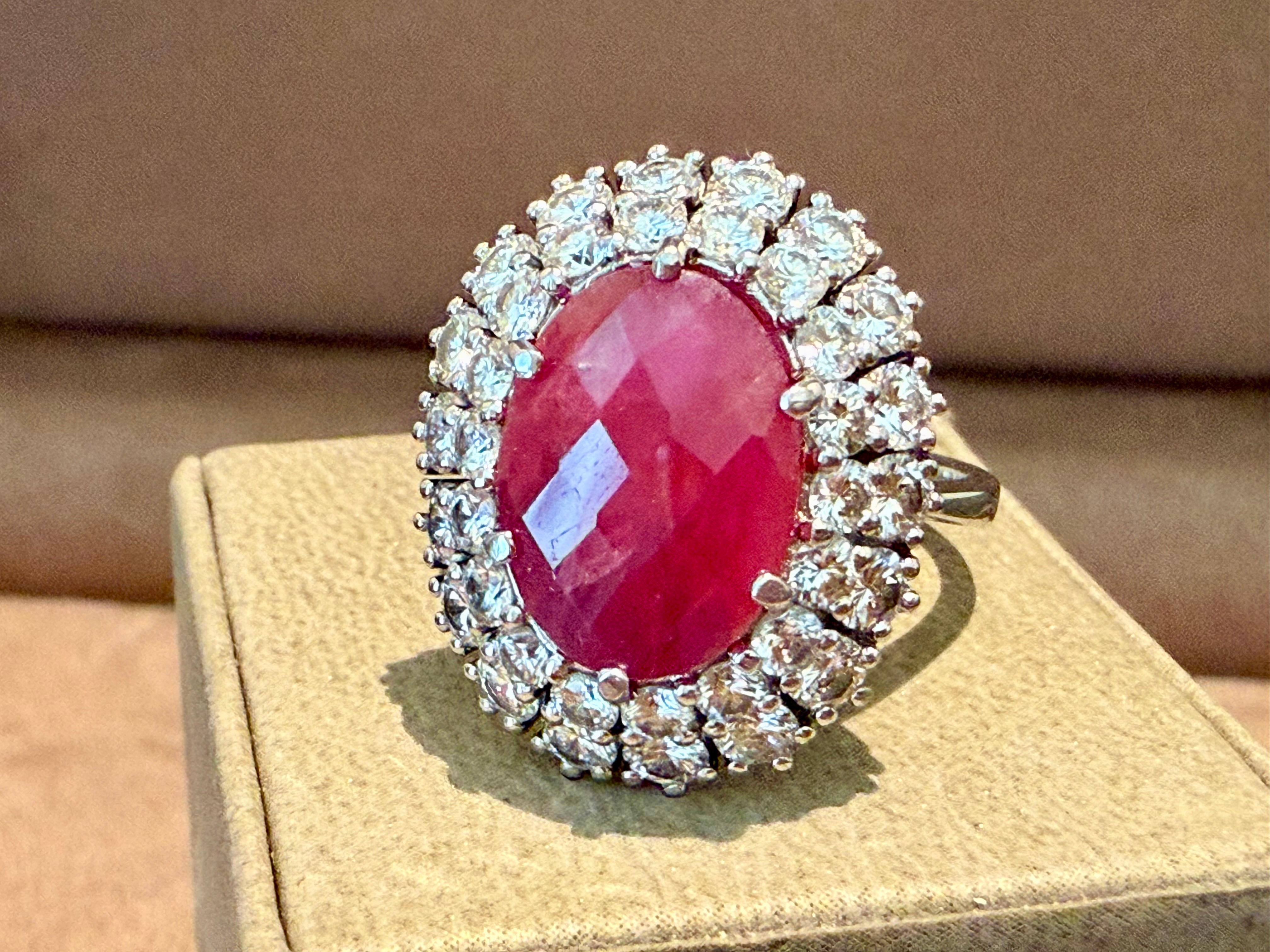 Anillo vintage de oro blanco de 18 K doble diamante Entourage Anillo de rubí en Bueno estado para la venta en Zurich, Zollstrasse