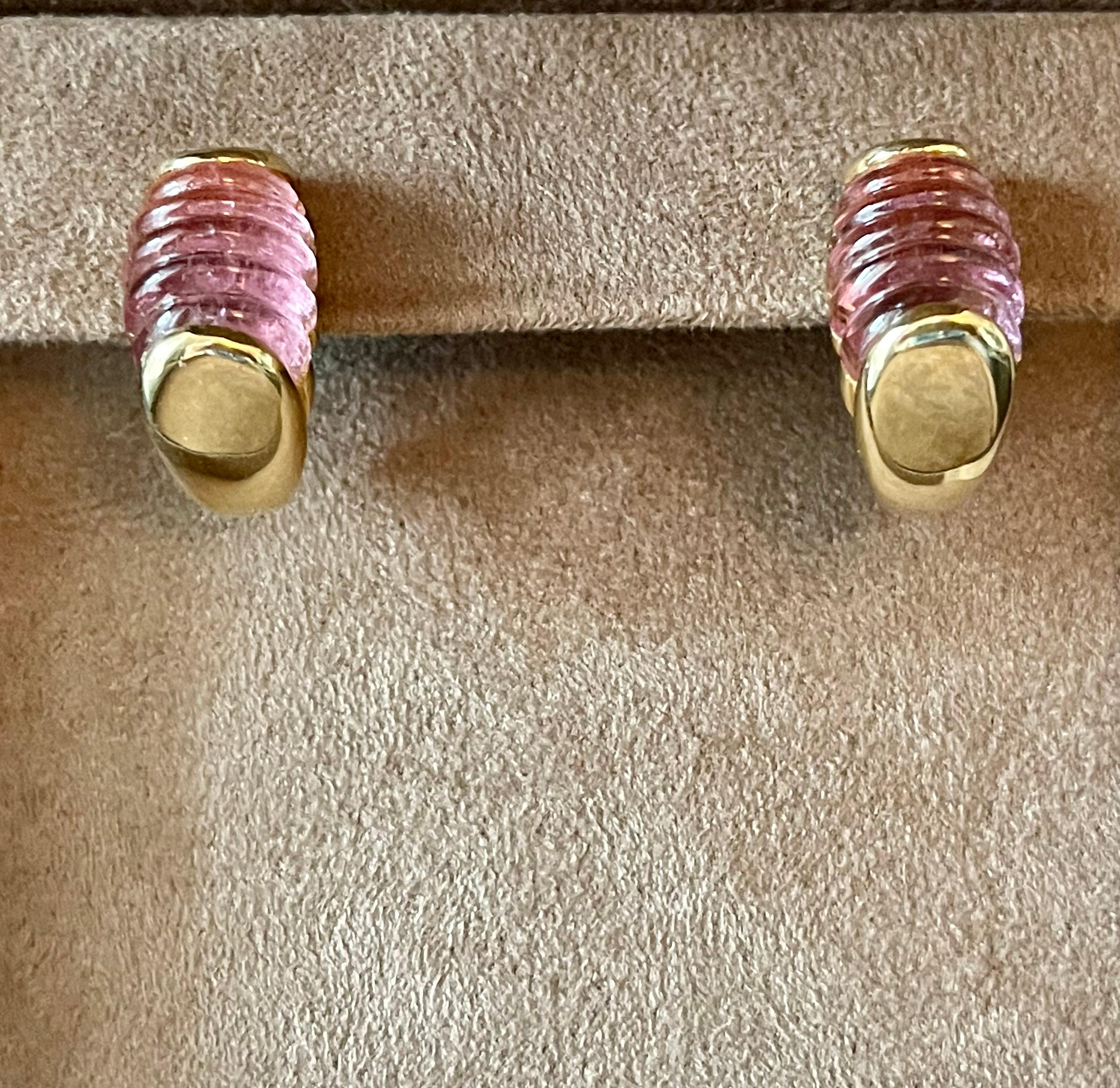 An iconic set of 18 K yellow Gold earclips showcasing 2 fancy cut engraved pink Tourmalines. 2.1 cm height and 1.10 cm wide. 16.81 grams. Stamped 750 with Italian assay marks for 18 karat gold
Fully signed Bvlgari, Made in Italy
QUESTIONS?  Contact