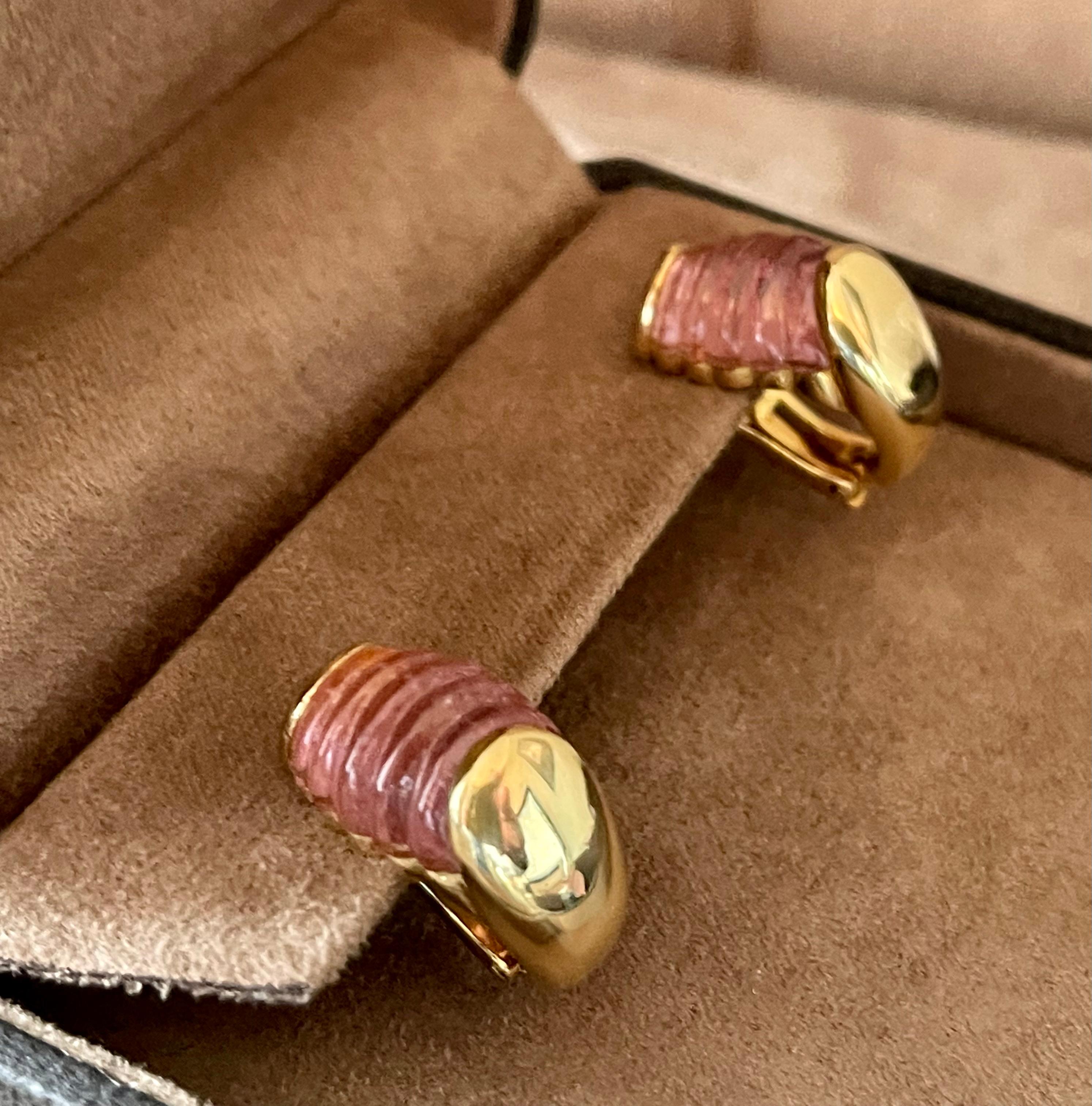 Contemporary Vintage 18 K yellow Gold earclips with engraved pink Tourmaline by Bulgari