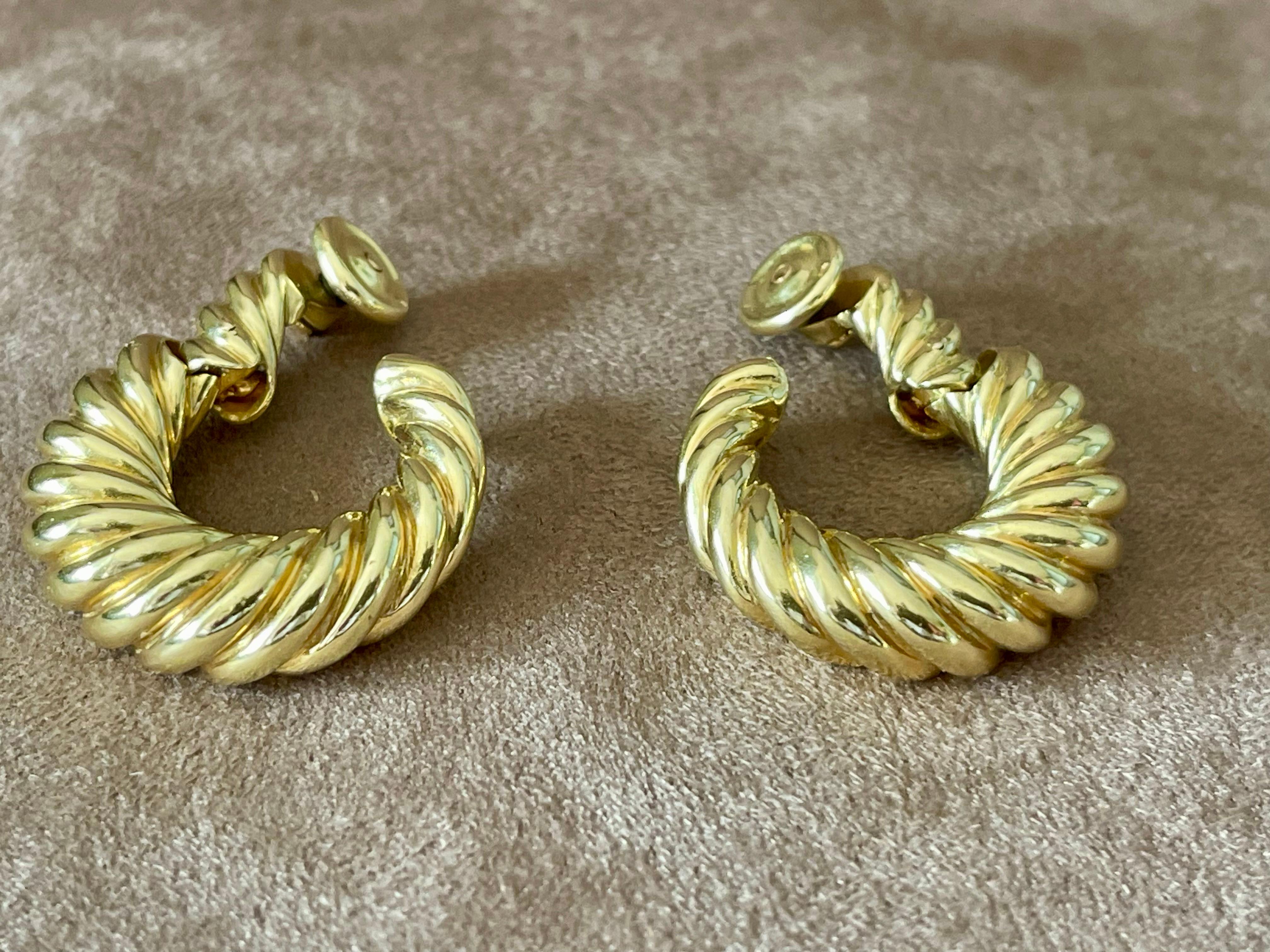 Contemporain Boucles d'oreilles vintage en or jaune 18 K Cleef & Arpels en vente