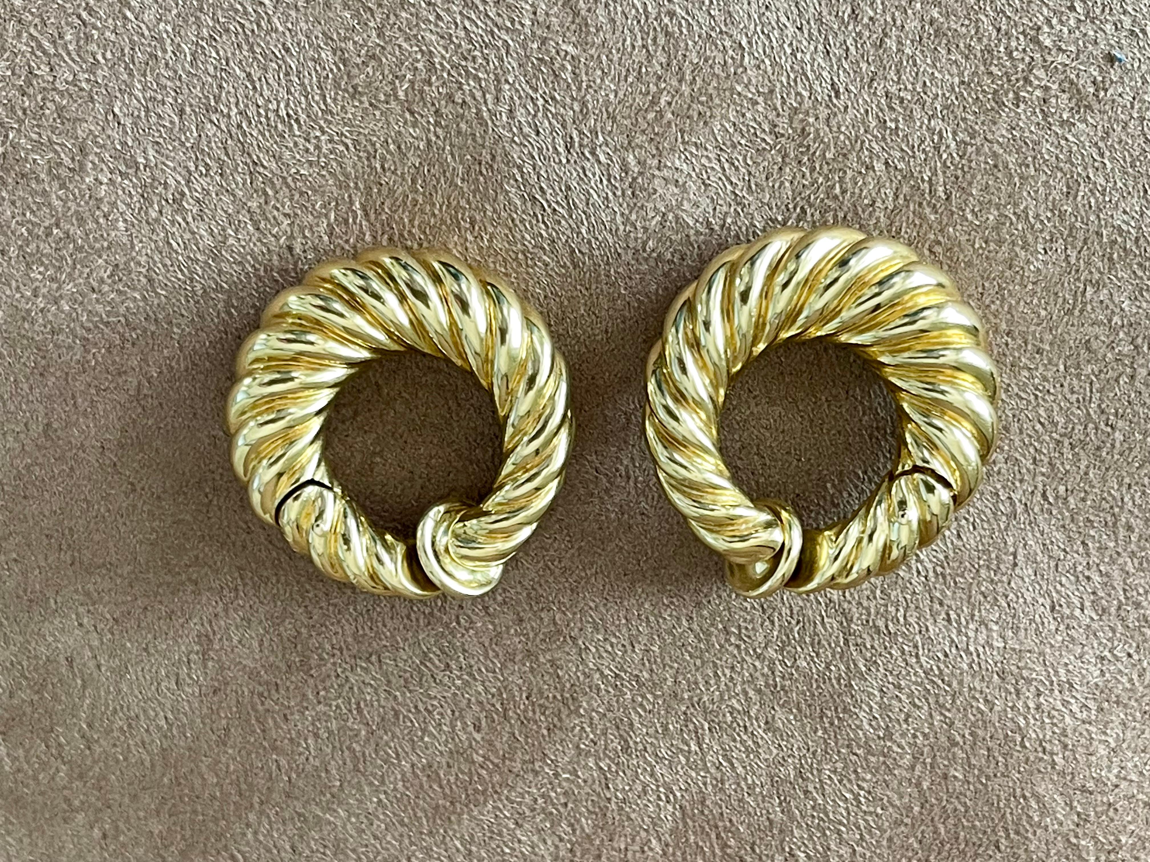 Women's Vintage 18 K yellow Gold Van Cleef & Arpels Hoop Earrings For Sale