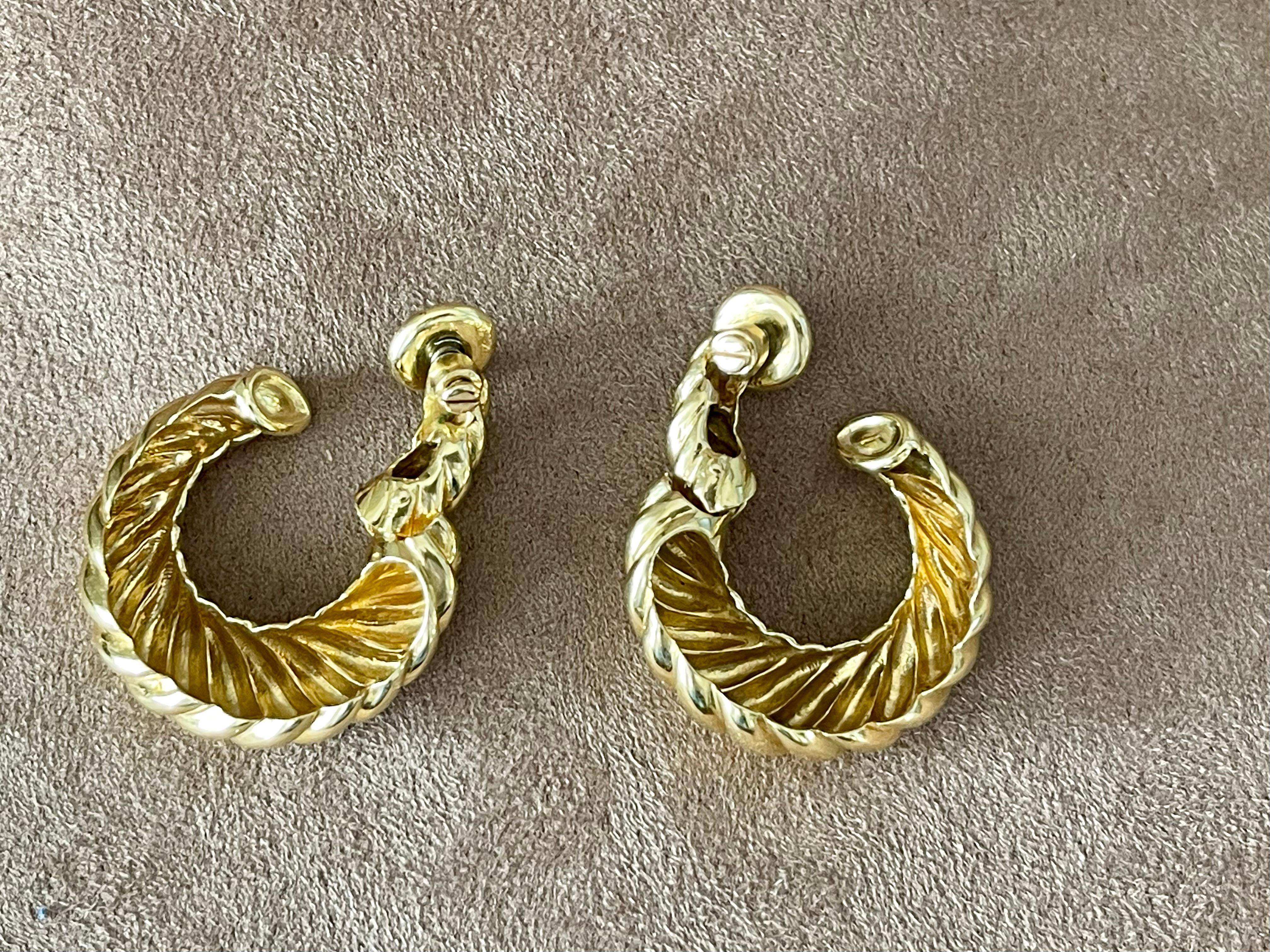 Vintage 18 K yellow Gold Van Cleef & Arpels Hoop Earrings For Sale 1