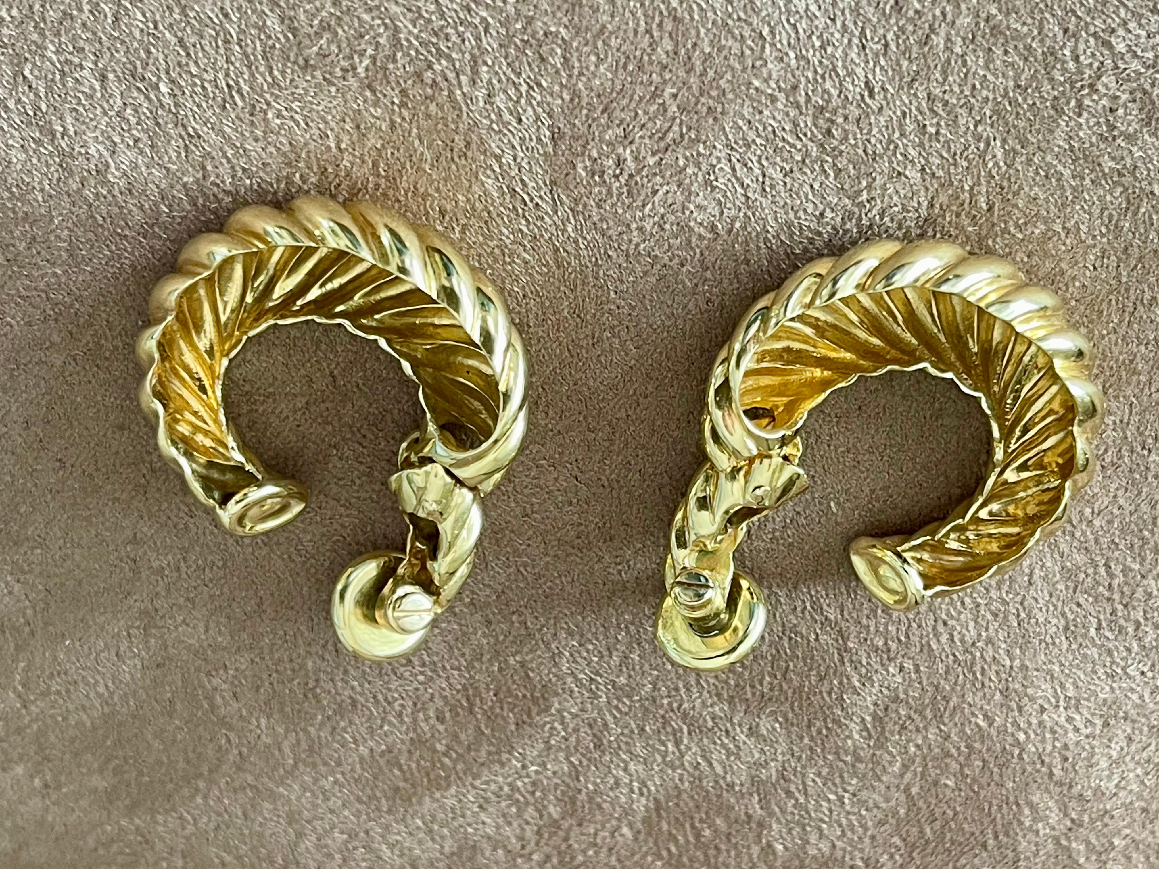Vintage 18 K yellow Gold Van Cleef & Arpels Hoop Earrings For Sale 2