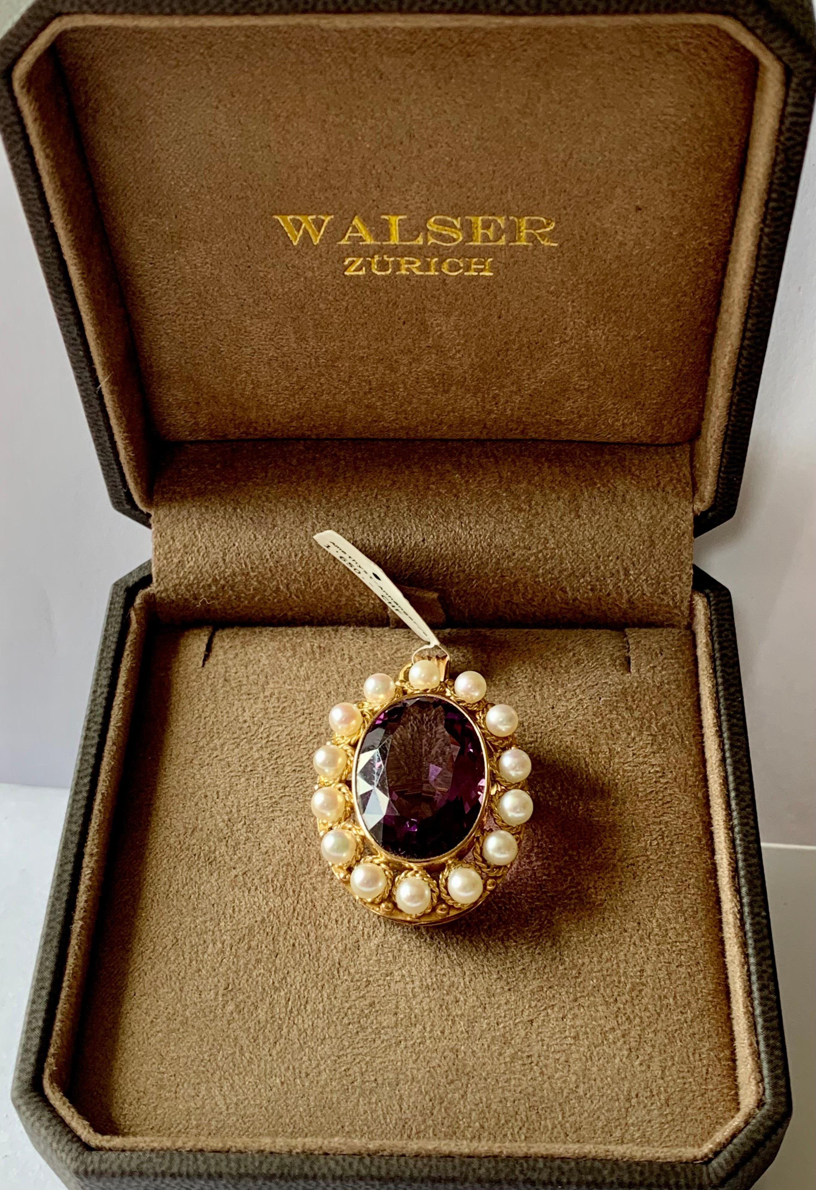Vintage 18 K Yellow Gold Victorian Inspired Brooch/Pendant Amethyst and Pearls In Good Condition For Sale In Zurich, Zollstrasse