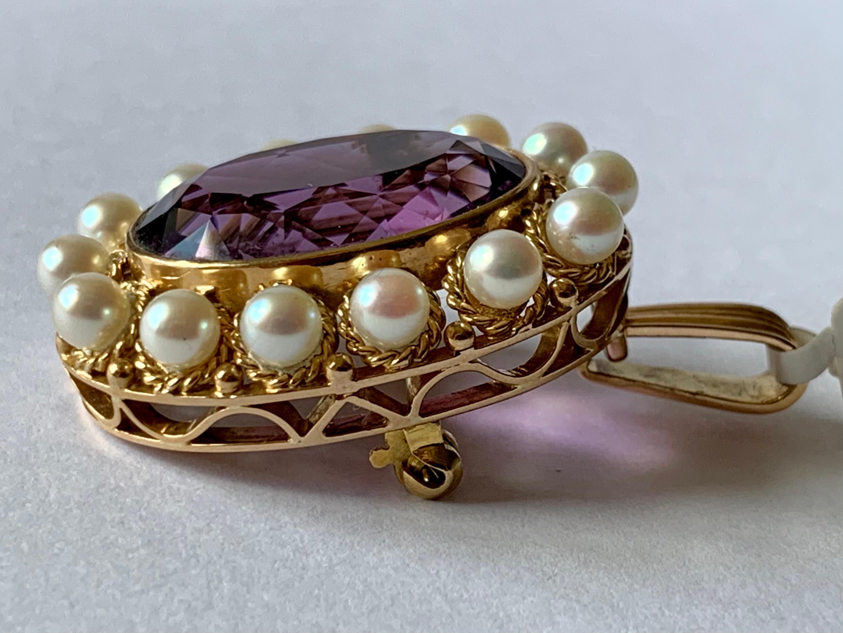 Broche/pendentif vintage d'inspiration victorienne en or jaune 18 carats avec améthyste et perles en vente 3