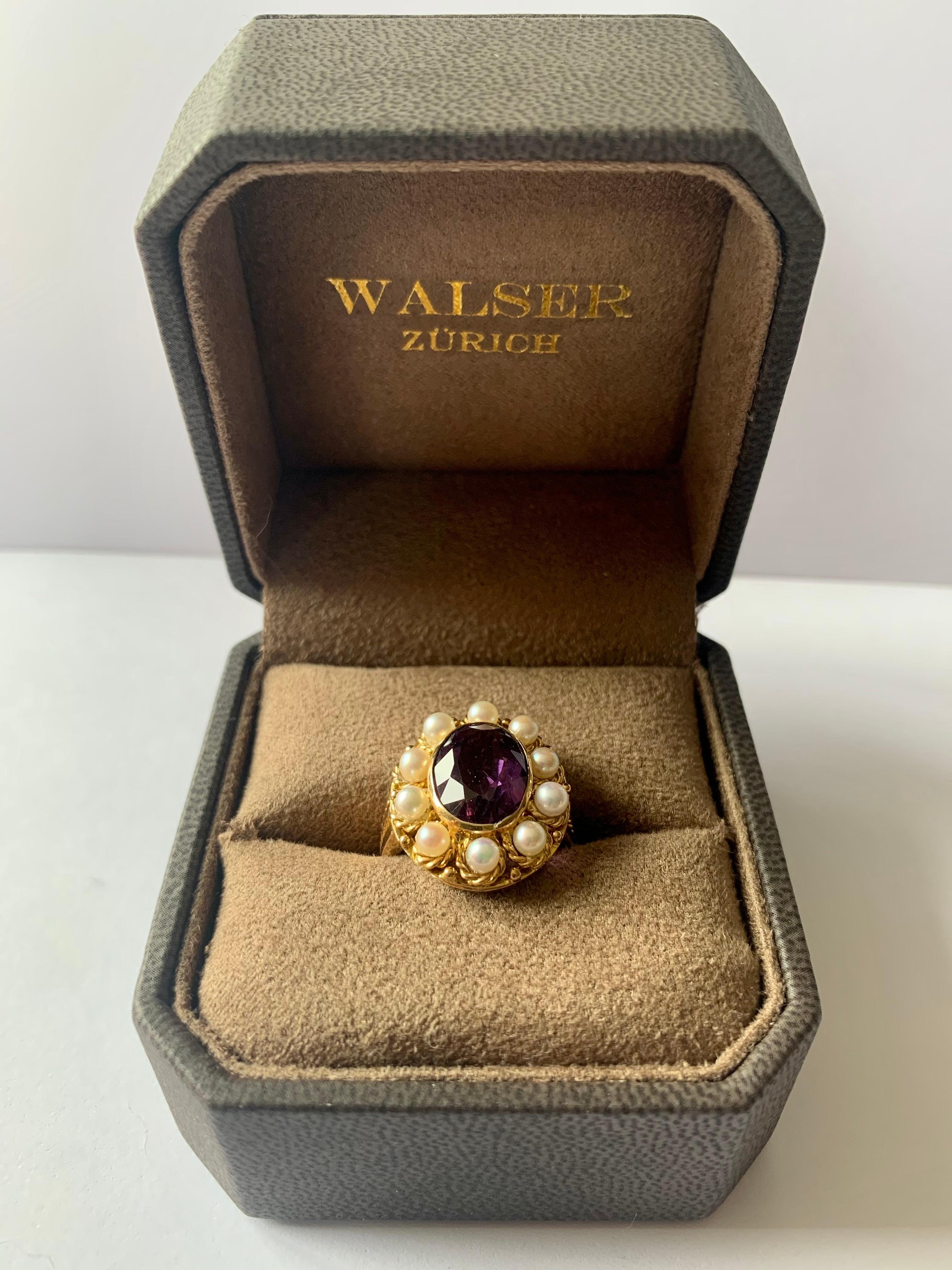 Vintage 18 K Yellow Gold Victorian Inspired Ring with Amethyst and Pearls For Sale 3
