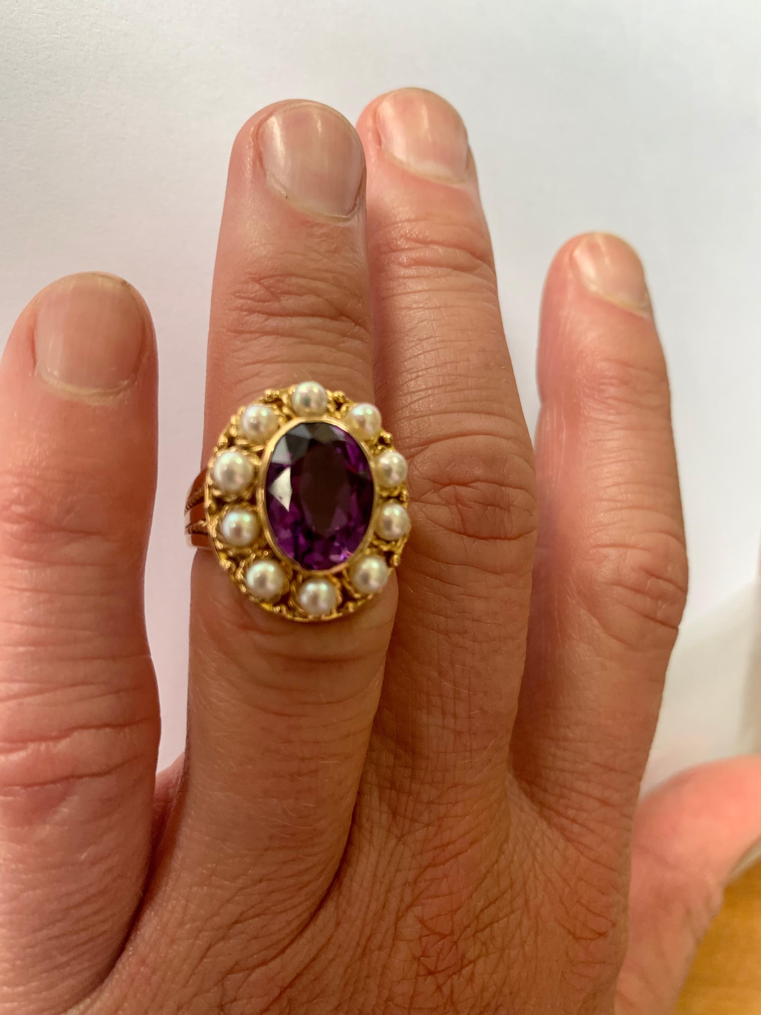 Vintage 18 K Yellow Gold Victorian Inspired Ring with Amethyst and Pearls For Sale 4