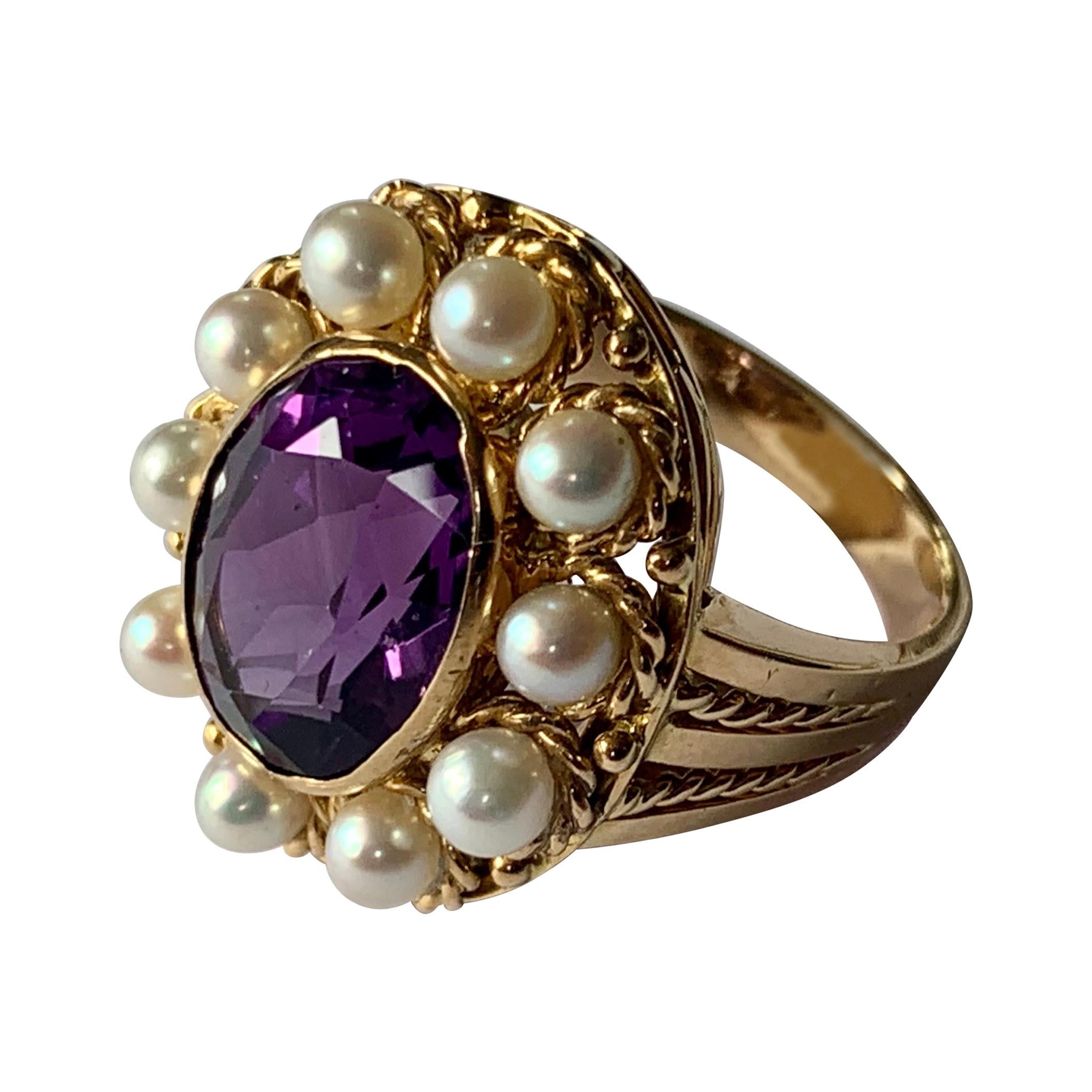 Vintage 18 K Yellow Gold Victorian Inspired Ring with Amethyst and Pearls For Sale