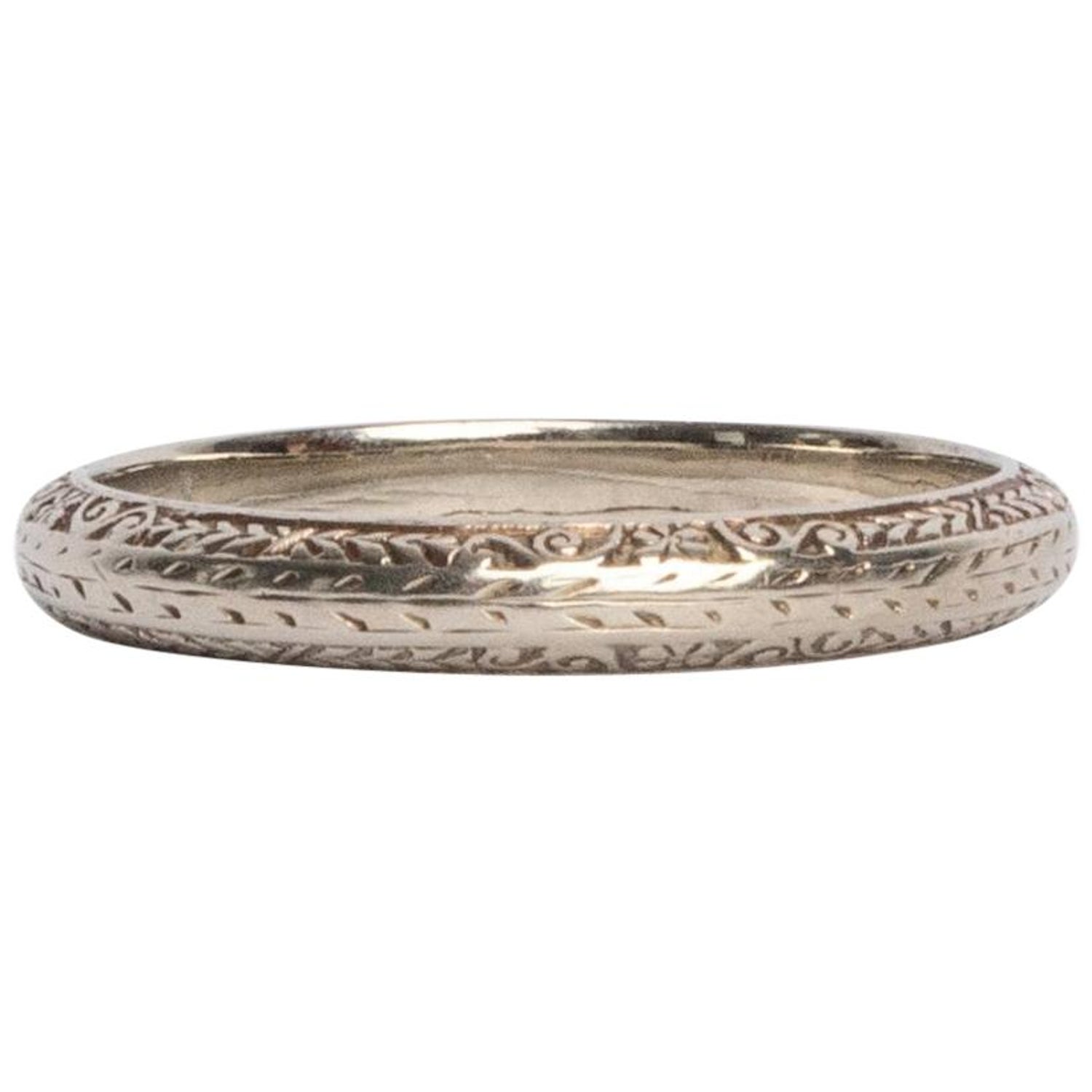 Vintage 18 Karat Art Deco White Gold Engraved Stackable Wedding Band circa  1920s For Sale at 1stDibs