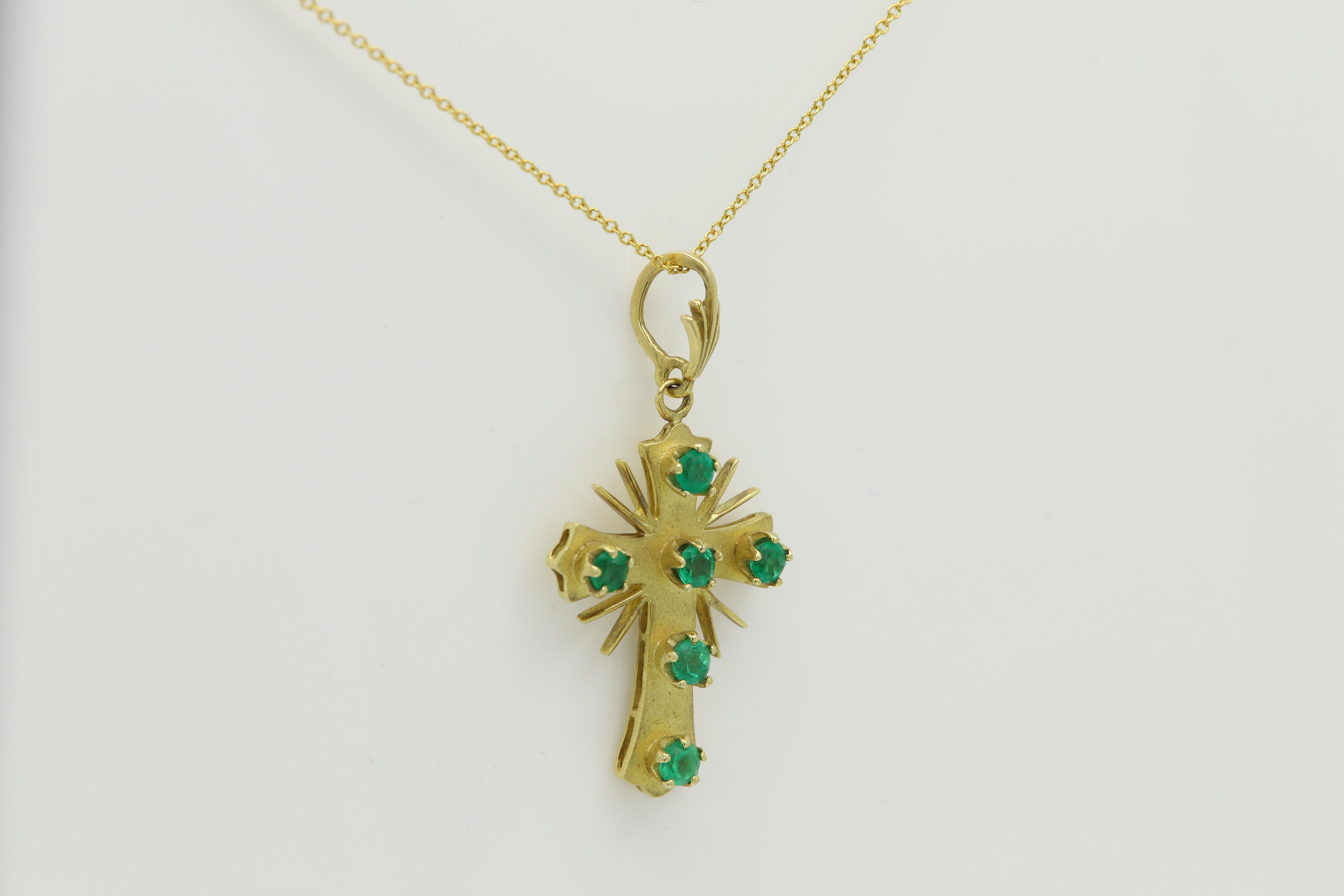 Round Cut Vintage 18 Karat Cross with Natural Emeralds Gems Gold Emerald Cross For Sale