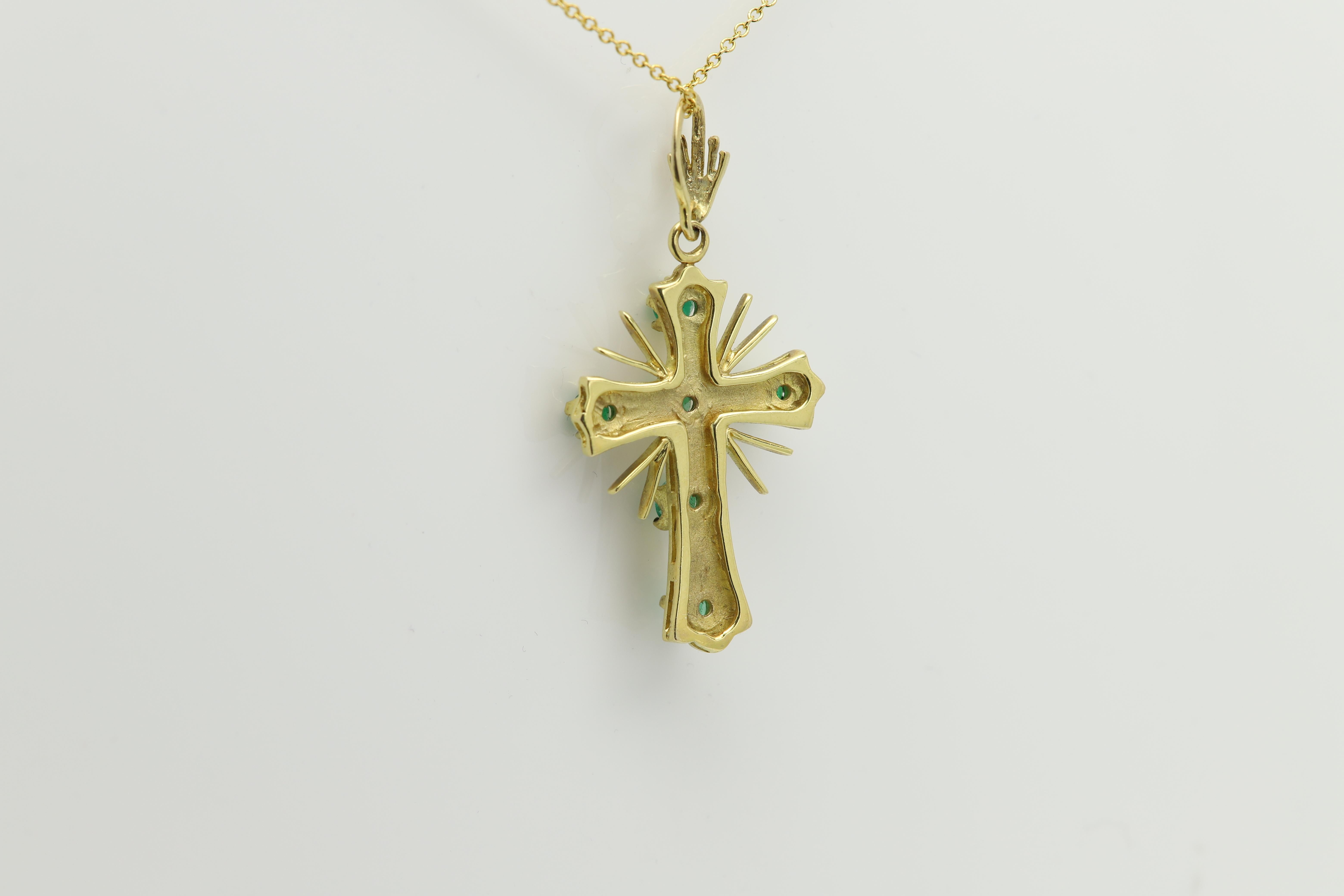 Vintage 18 Karat Cross with Natural Emeralds Gems Gold Emerald Cross In Excellent Condition For Sale In Brooklyn, NY