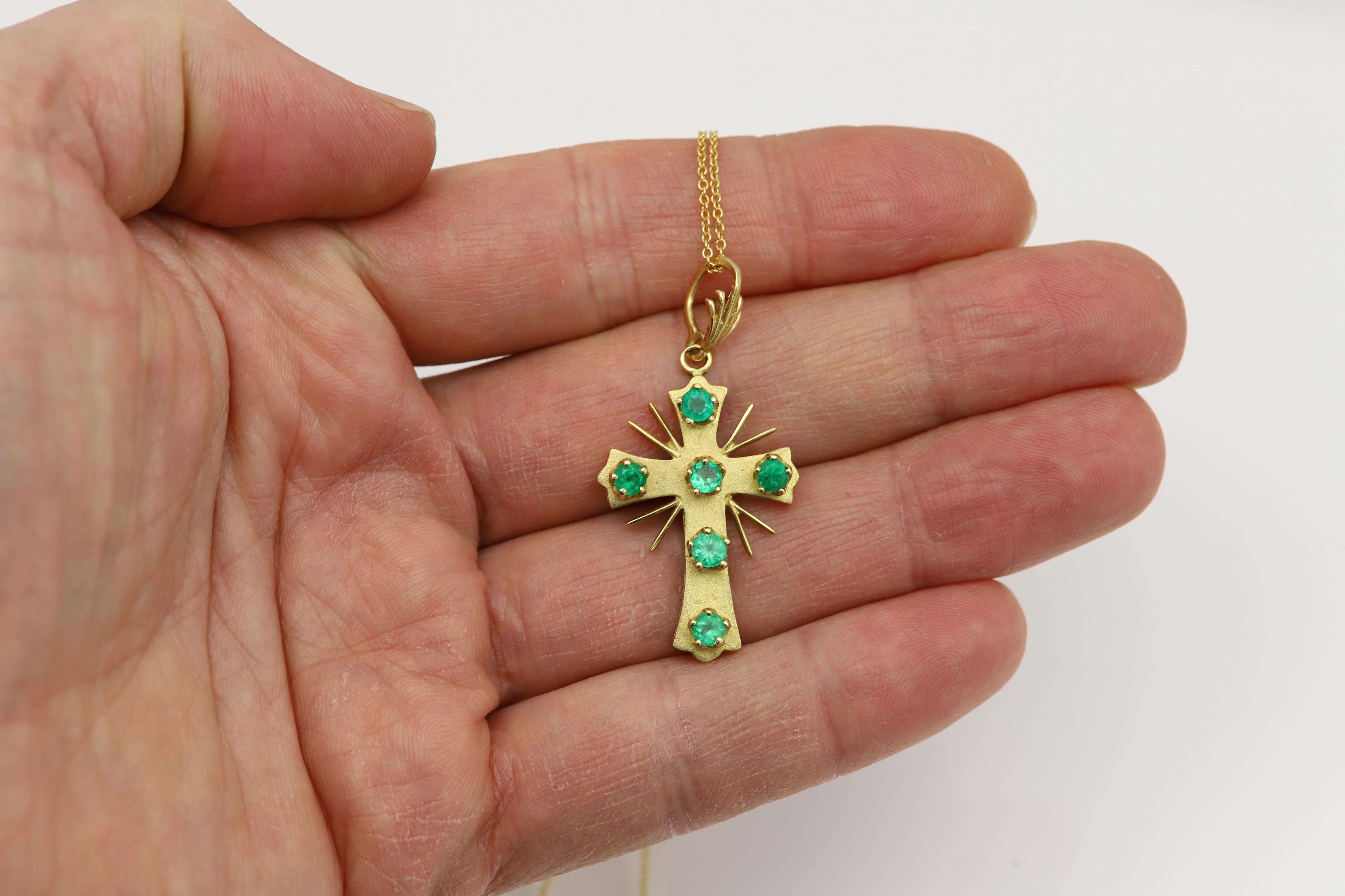 Vintage 18 Karat Cross with Natural Emeralds Gems Gold Emerald Cross For Sale 1