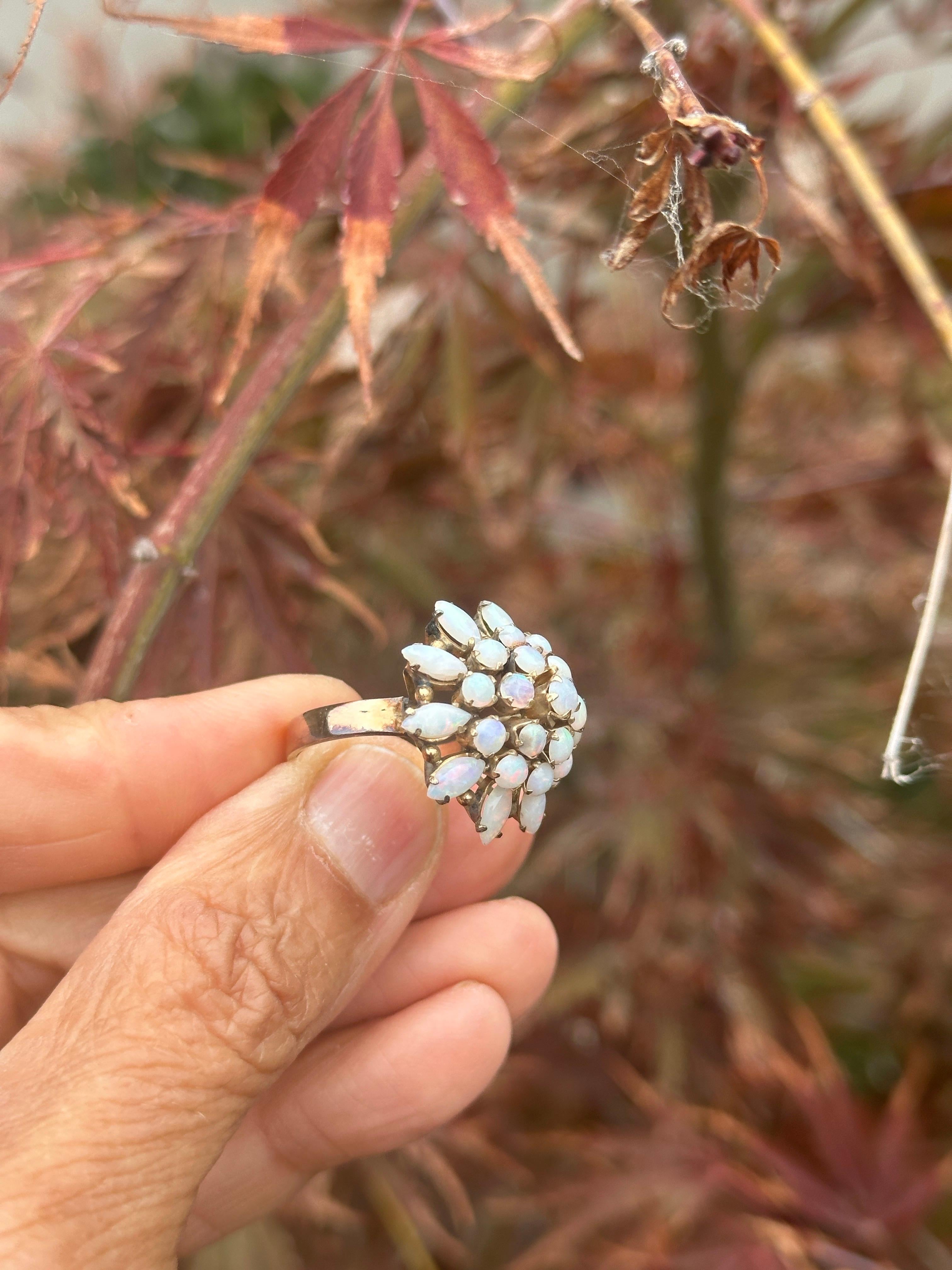 Anello Vintage 18 carati con opale di fuoco a grappolo 24 mm In condizioni buone in vendita a Laguna Hills, CA