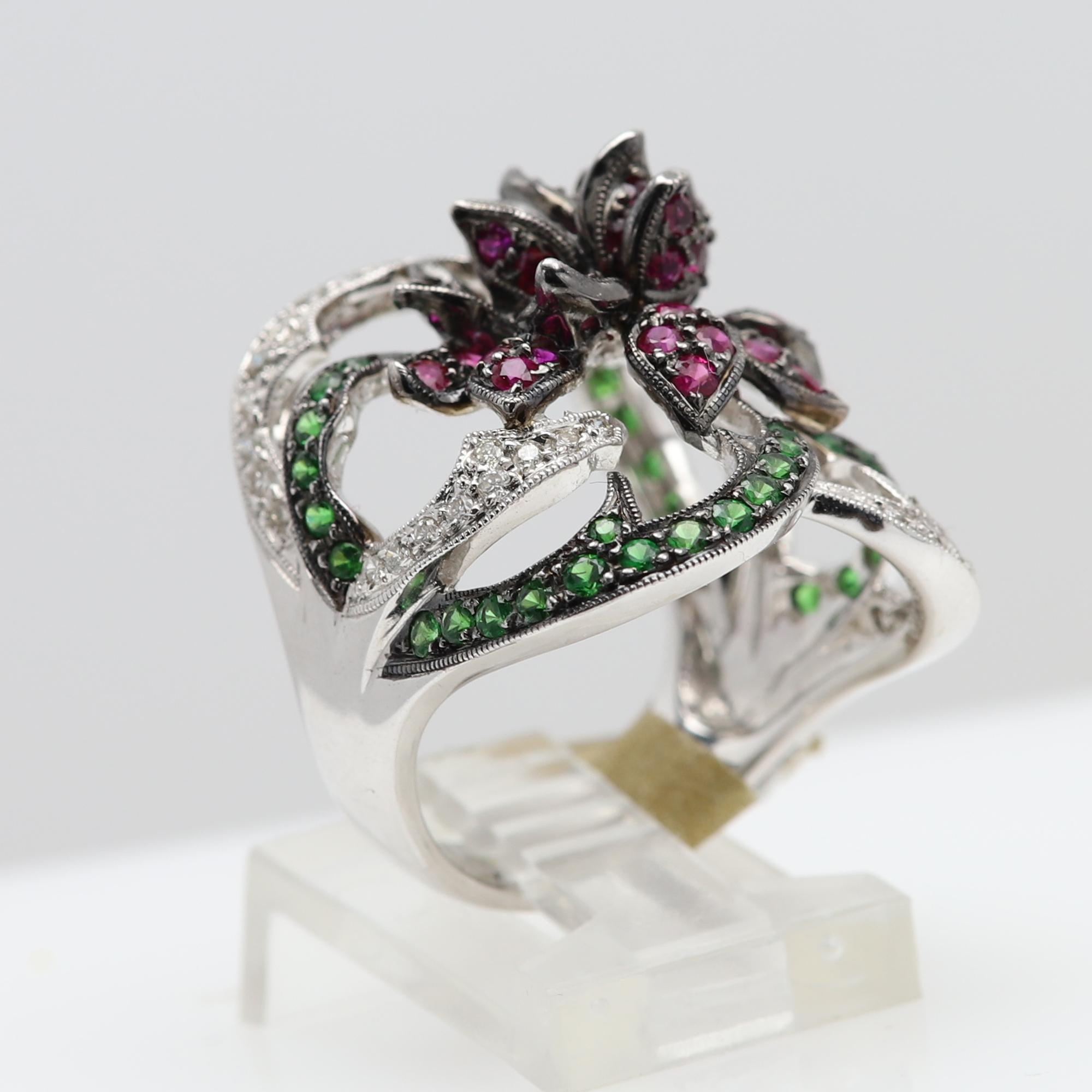 Vintage 18 Karat Flower Ring Ruby Tsavorite and Diamonds Natural gemstones In Good Condition For Sale In Brooklyn, NY
