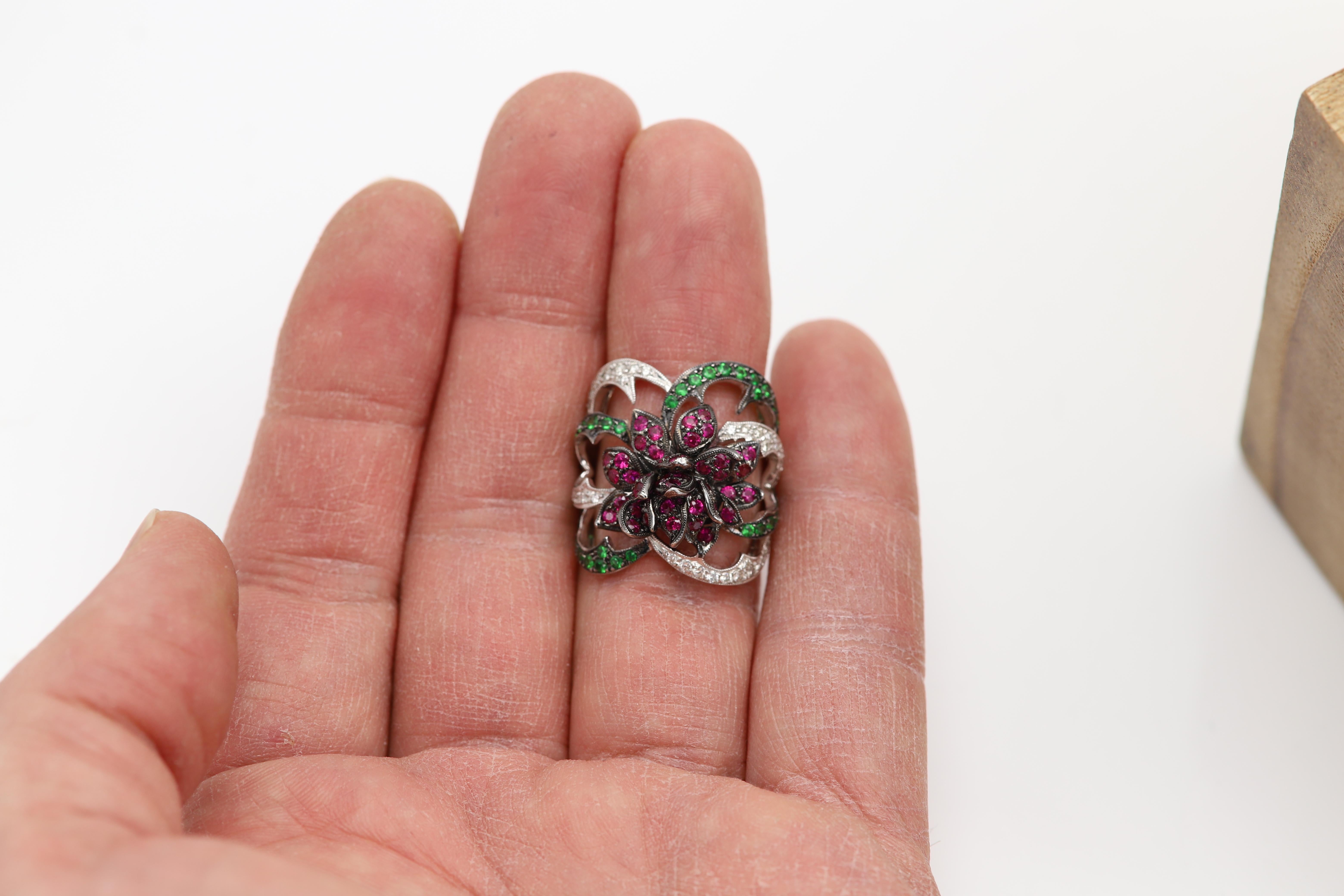 Vintage 18 Karat Flower Ring Ruby Tsavorite and Diamonds Natural gemstones For Sale 1