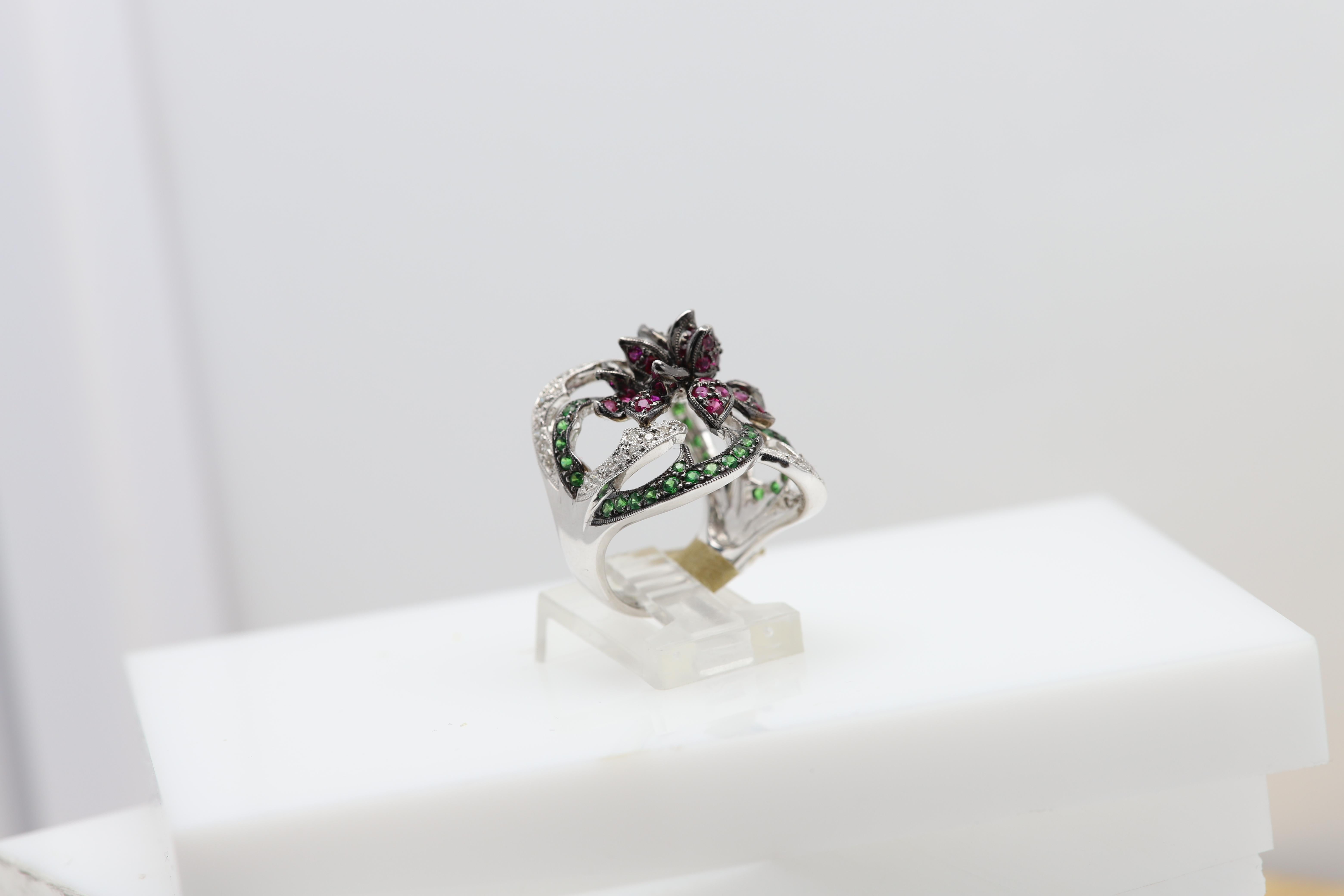 Vintage 18 Karat Flower Ring Ruby Tsavorite and Diamonds Natural gemstones For Sale 3