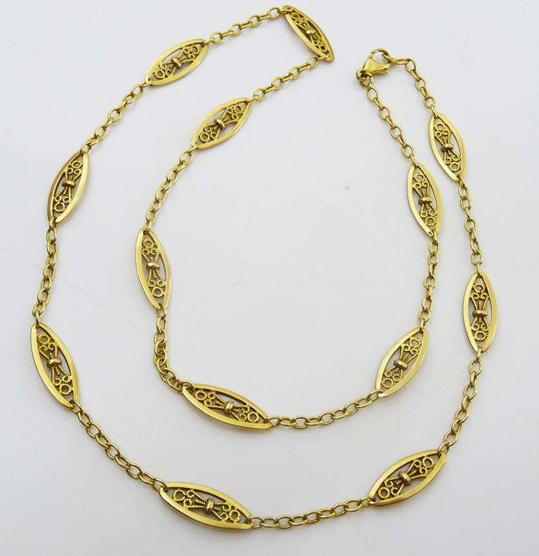 
This vintage French necklace features an elegantly crafted chain in Acid Tested 18 karat yellow gold.
All the piece is handmade.
Dating from the 1930's.
These kind of necklaces are all one of a kind no two are exactly the same.
54 cm long - 21.5