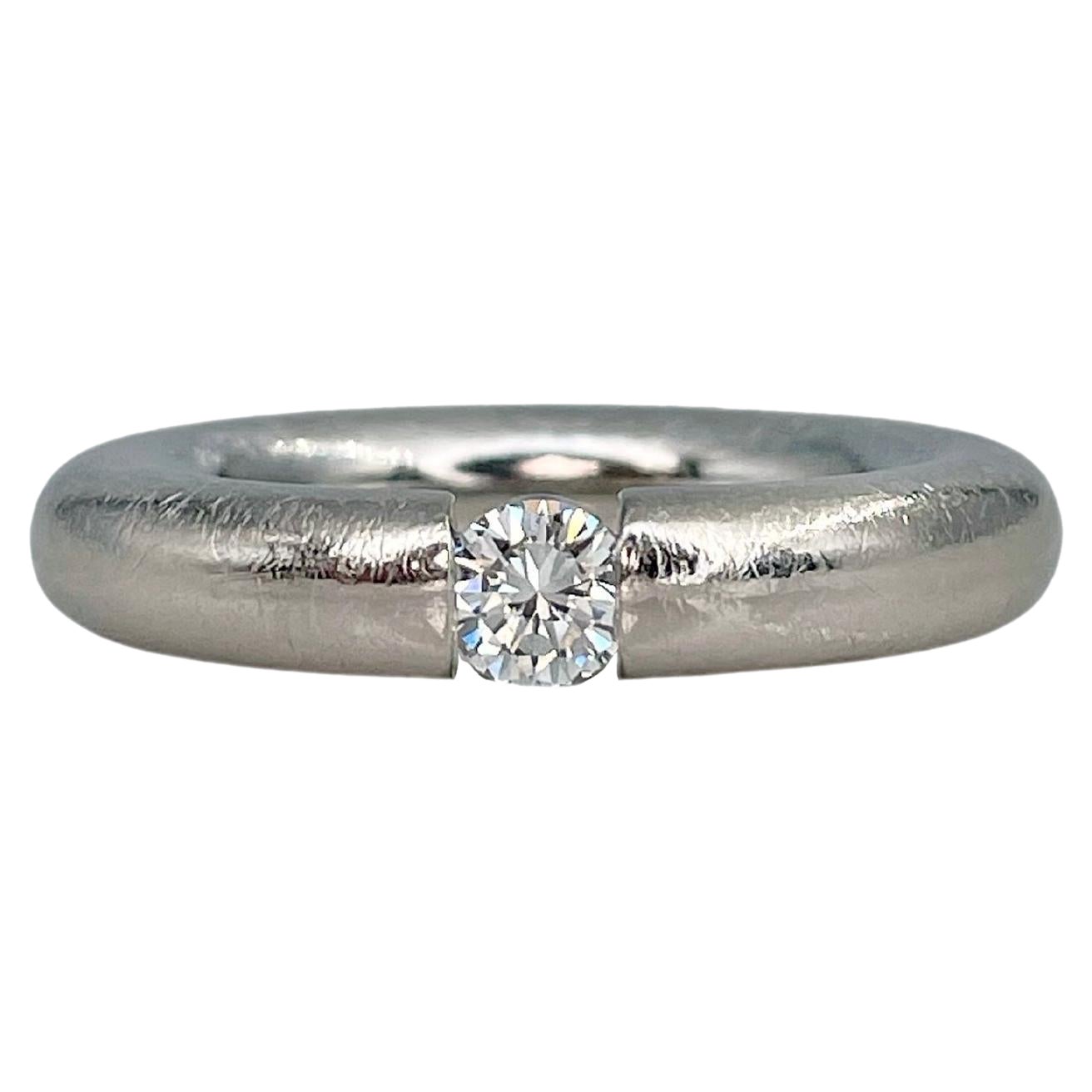 Bague vintage en or blanc 18 carats avec diamants VS de 0,26 carat en vente